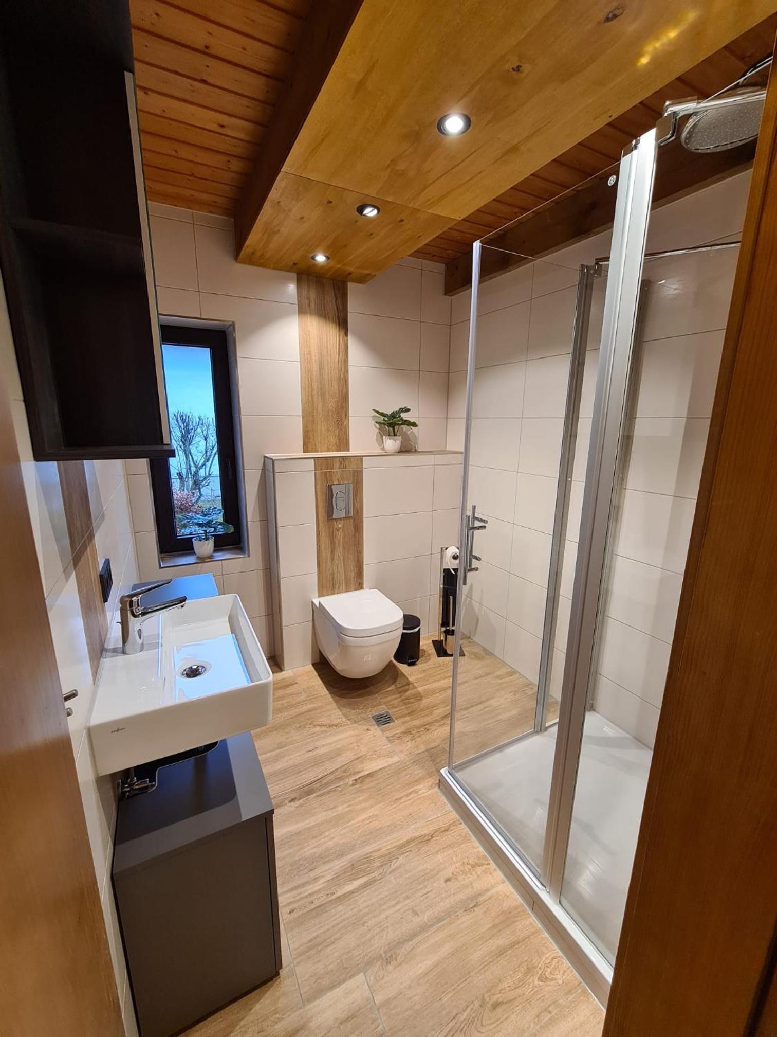 Five-Bedroom House photo 2
