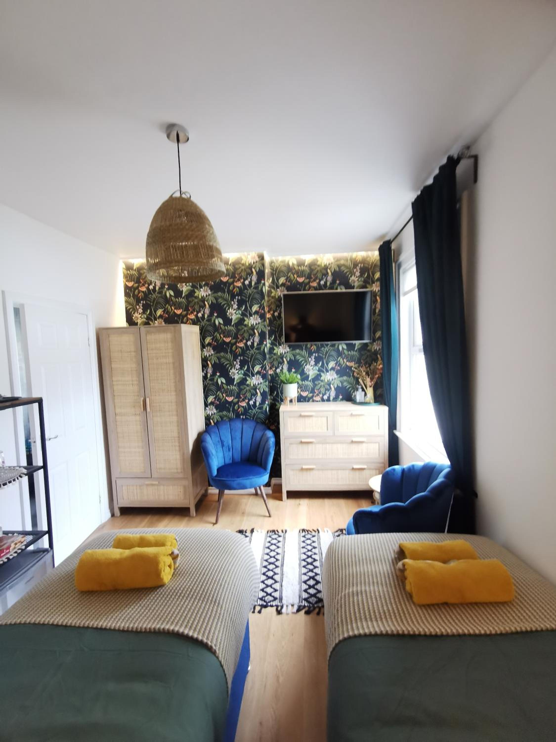 Double or Twin Room with Bathroom - Photo 8