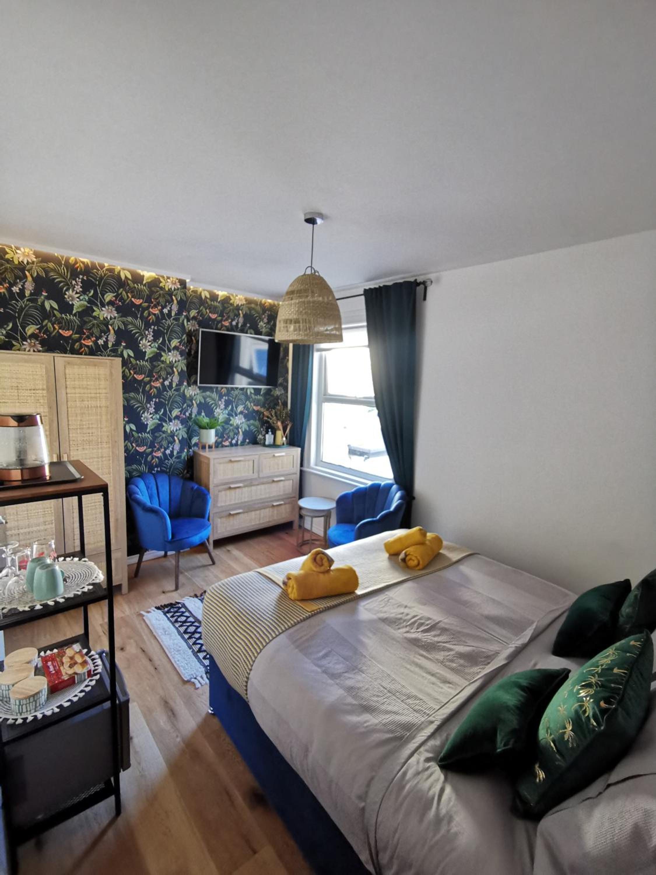 Double or Twin Room with Bathroom - Photo 6