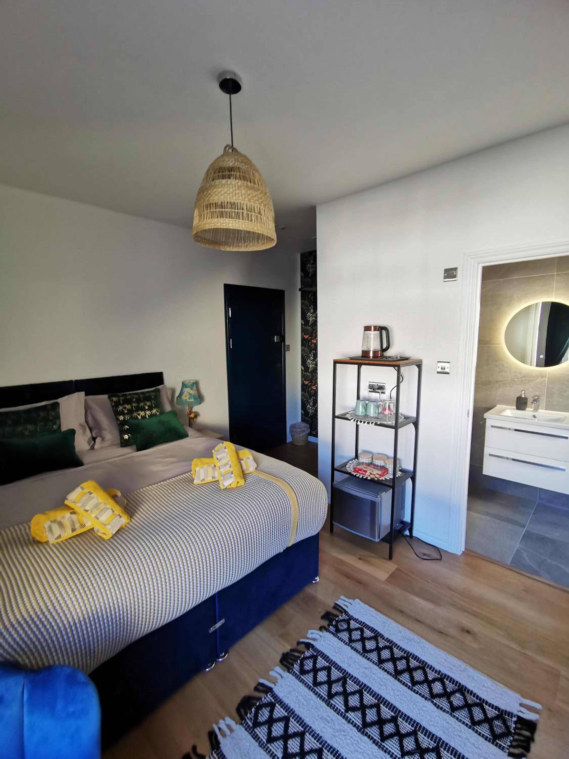 Double or Twin Room with Bathroom - Photo 15