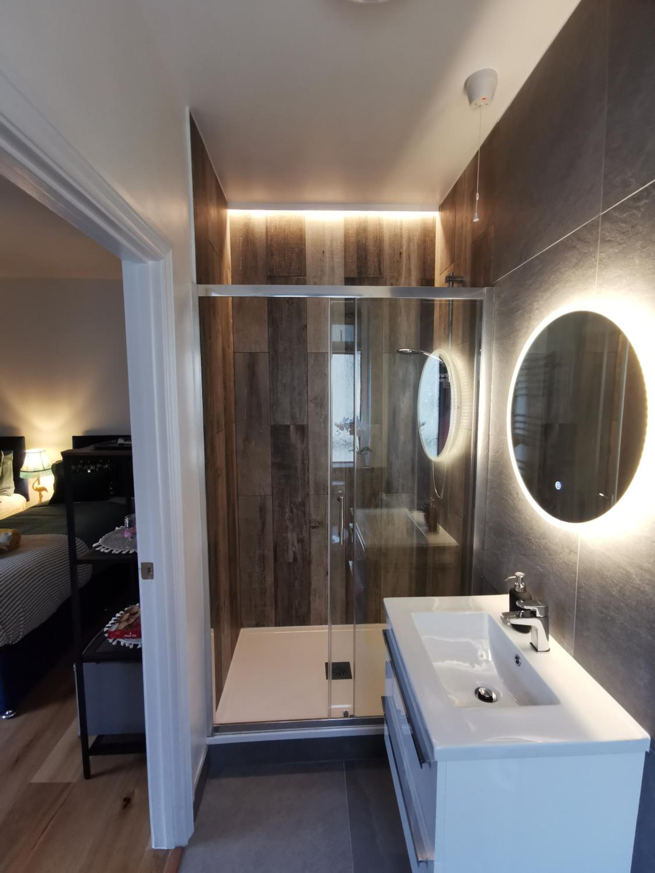 Double or Twin Room with Bathroom - Photo 14