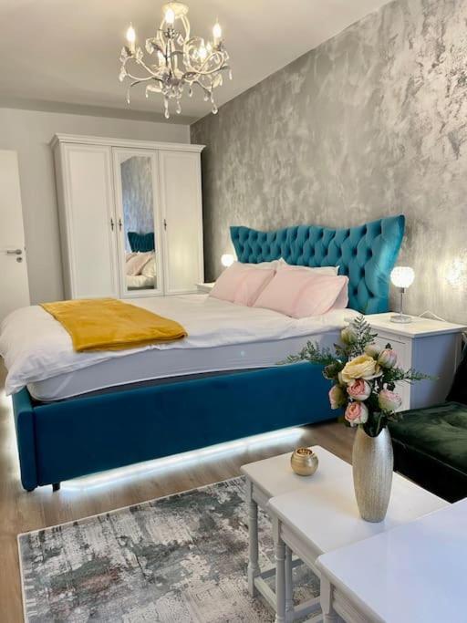 One-Bedroom Apartment - Photo 1
