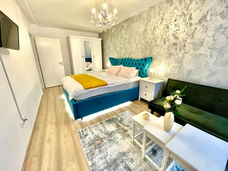 One-Bedroom Apartment - Photo 2