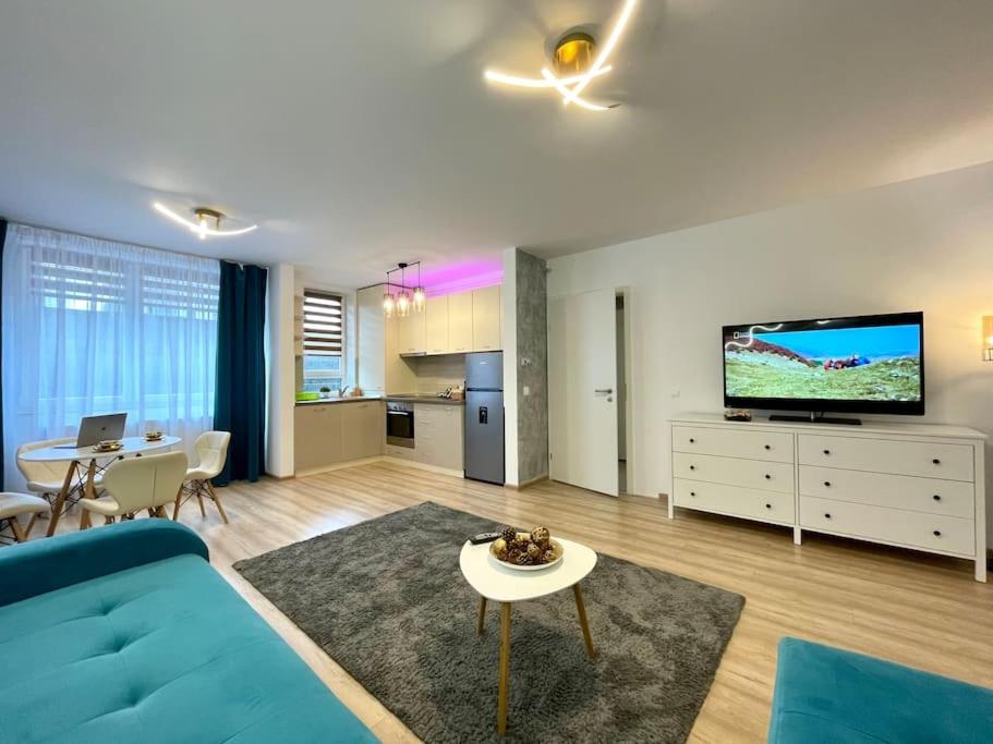 One-Bedroom Apartment - Photo 3