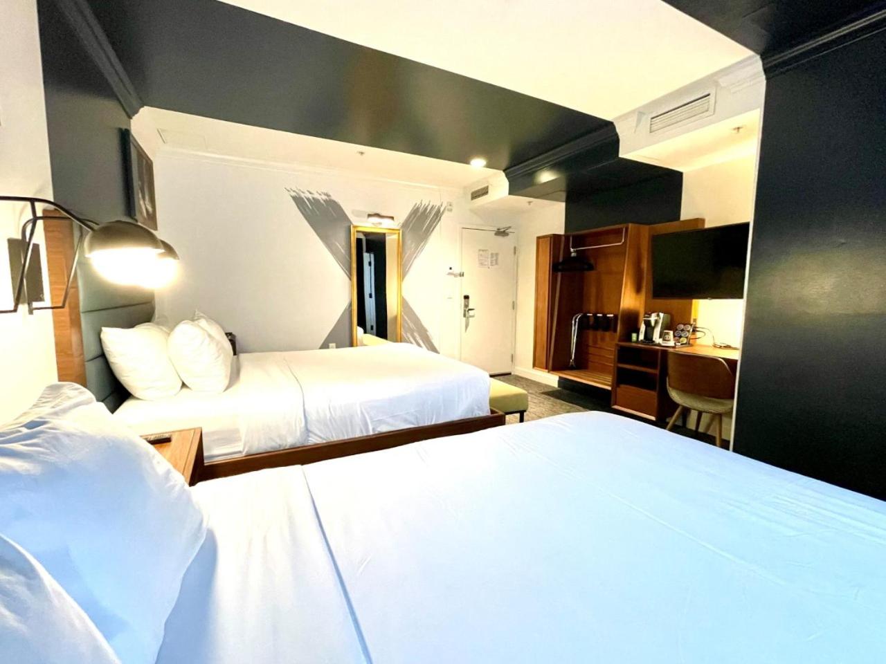 Superior Queen Room with Two Queen Beds and City View - Photo 4