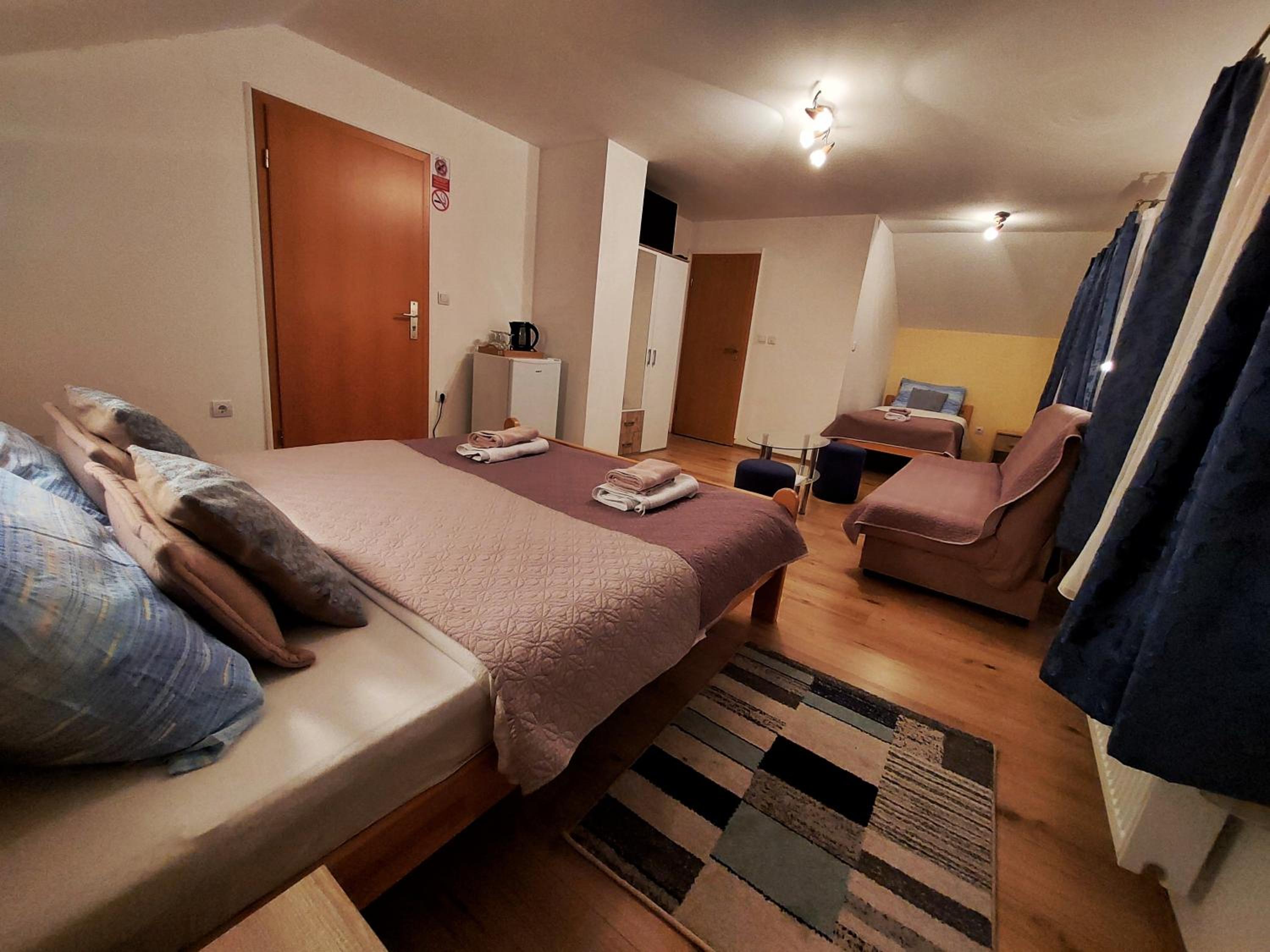 Triple Room - Photo 7