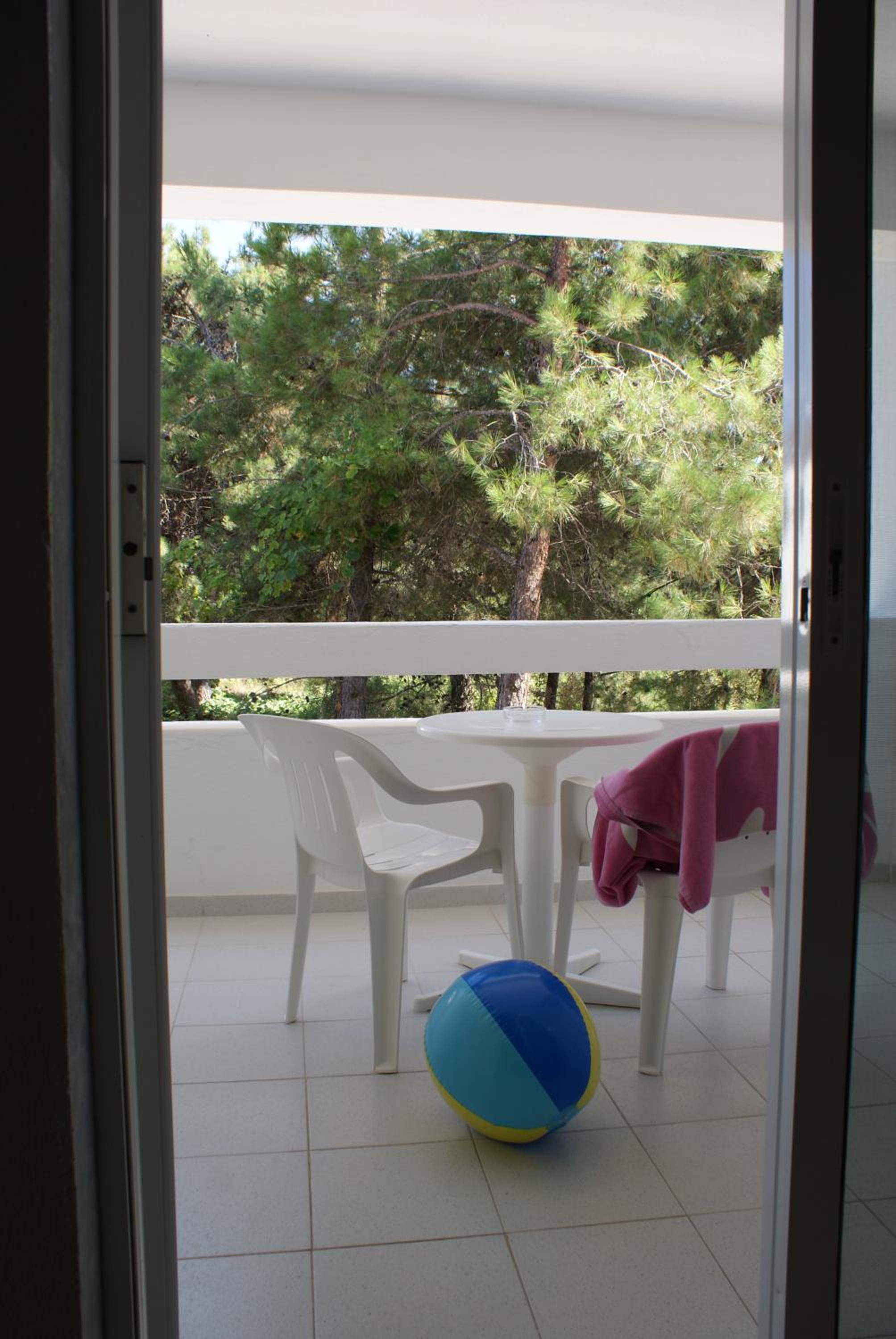 Quadruple Room - Photo 7