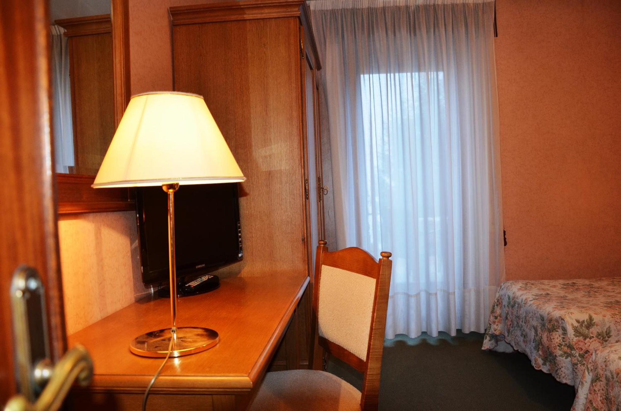 Standard Double or Twin Room photo 2