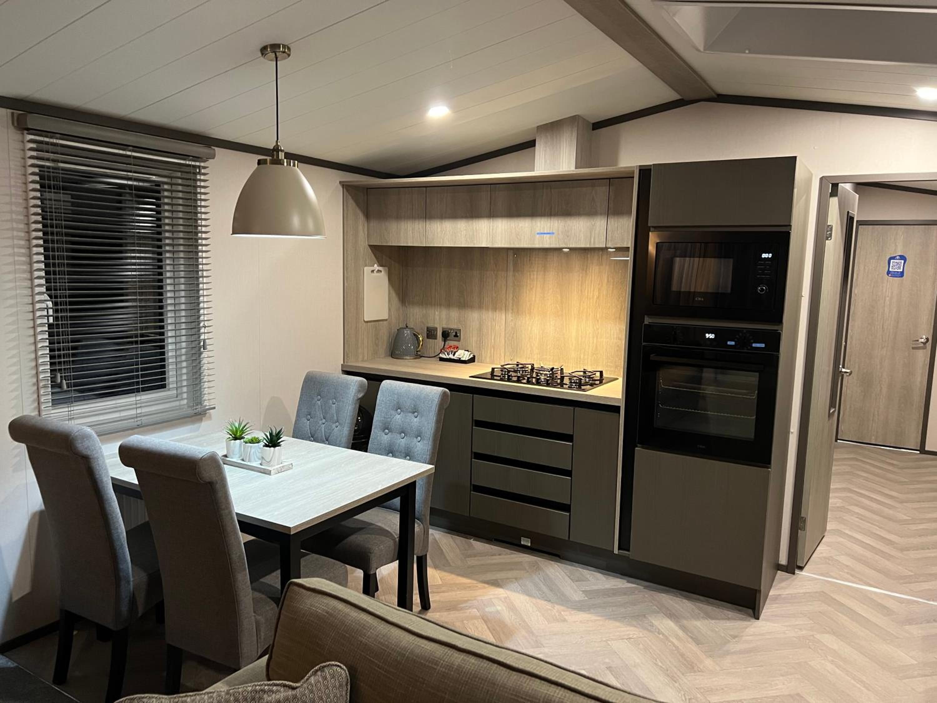 Luxury Lodge with lake view 11 - Photo 2