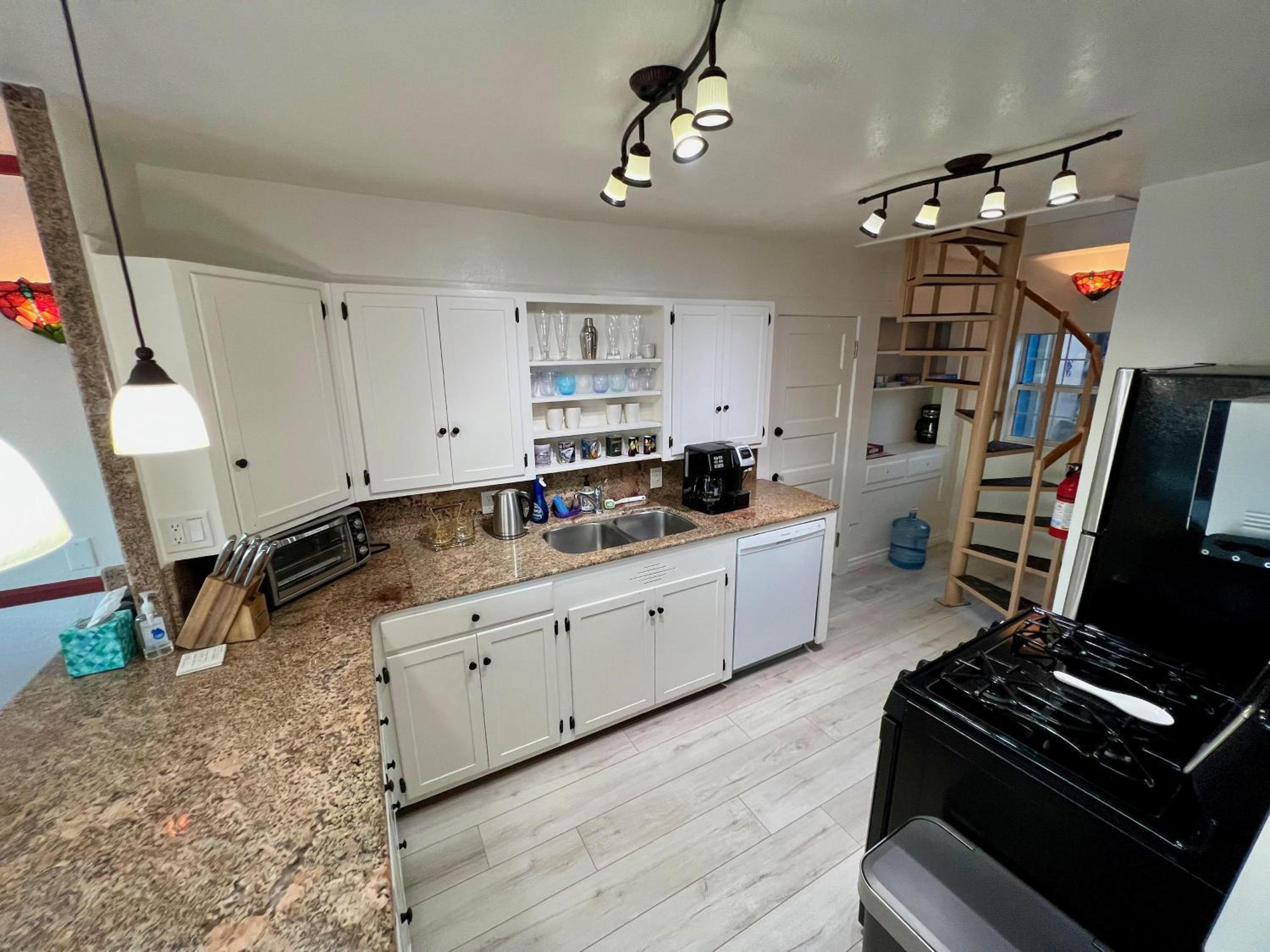 Two-Bedroom House - Photo 36