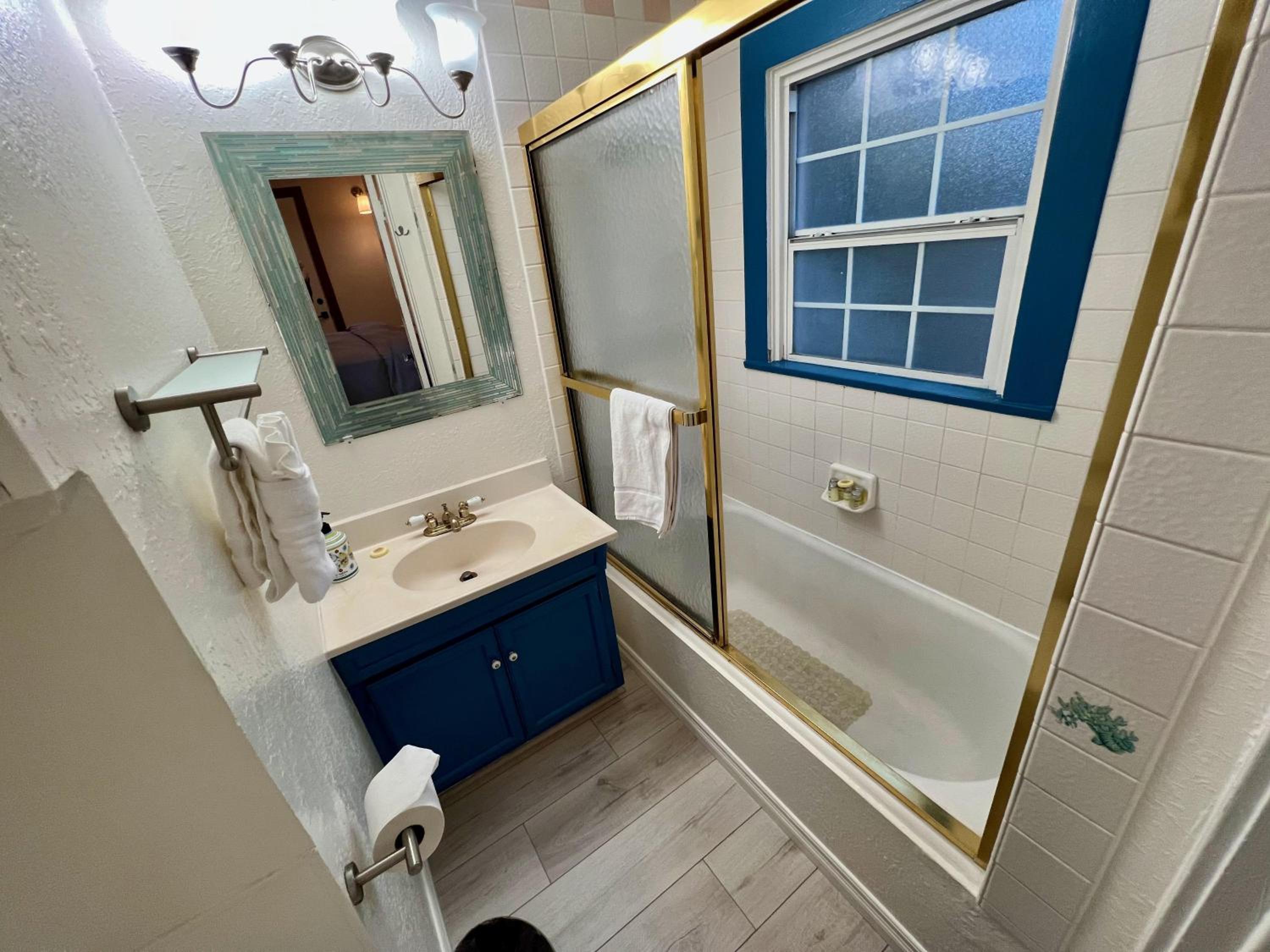 Two-Bedroom House - Photo 43