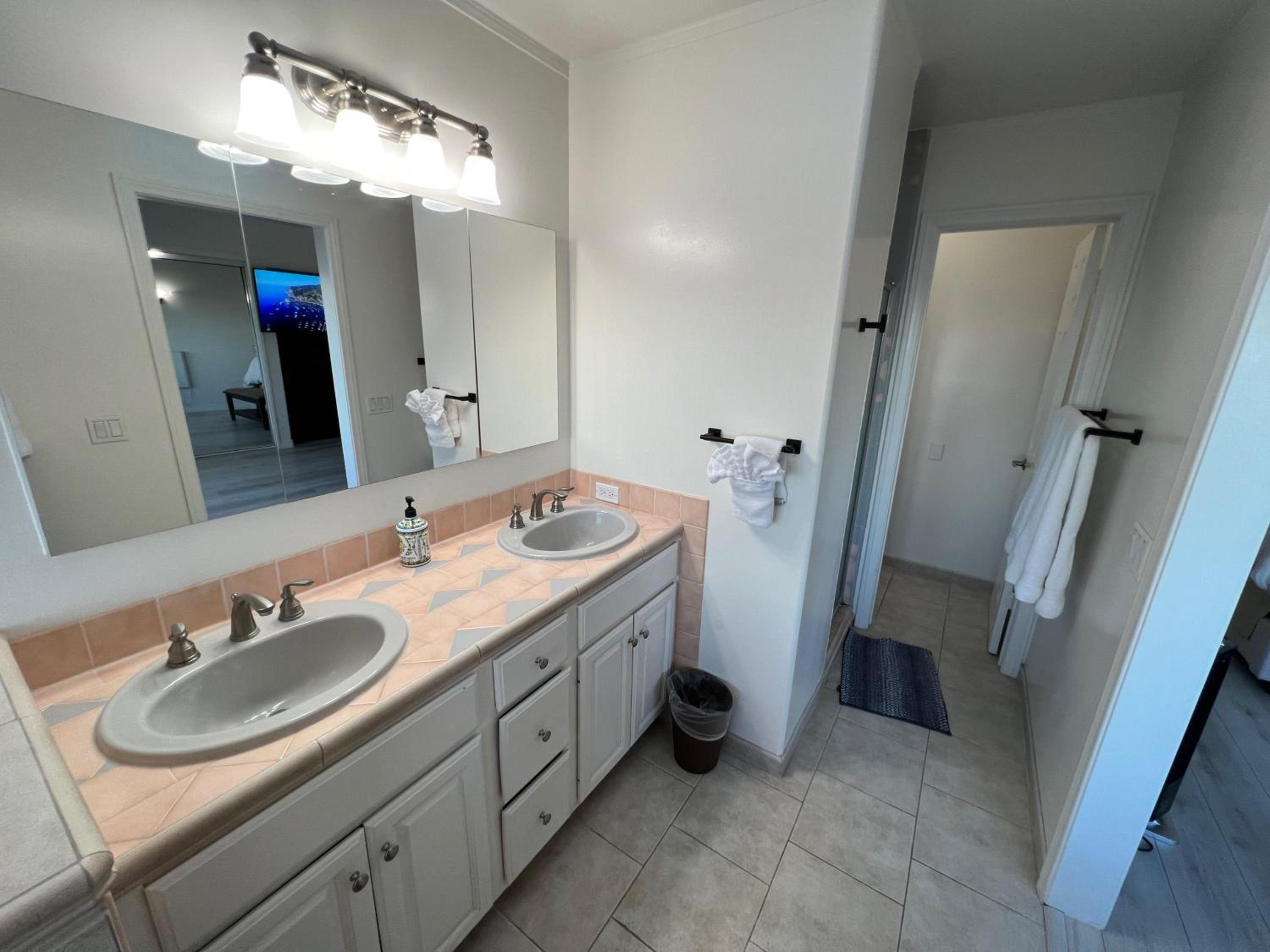 Two-Bedroom House - Photo 9
