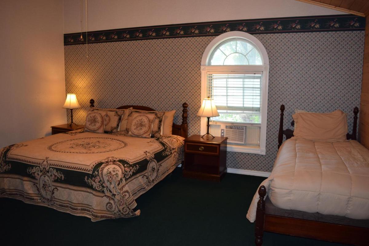 02 - The Corbin Room - King Suite with Private Bathroom photo 1