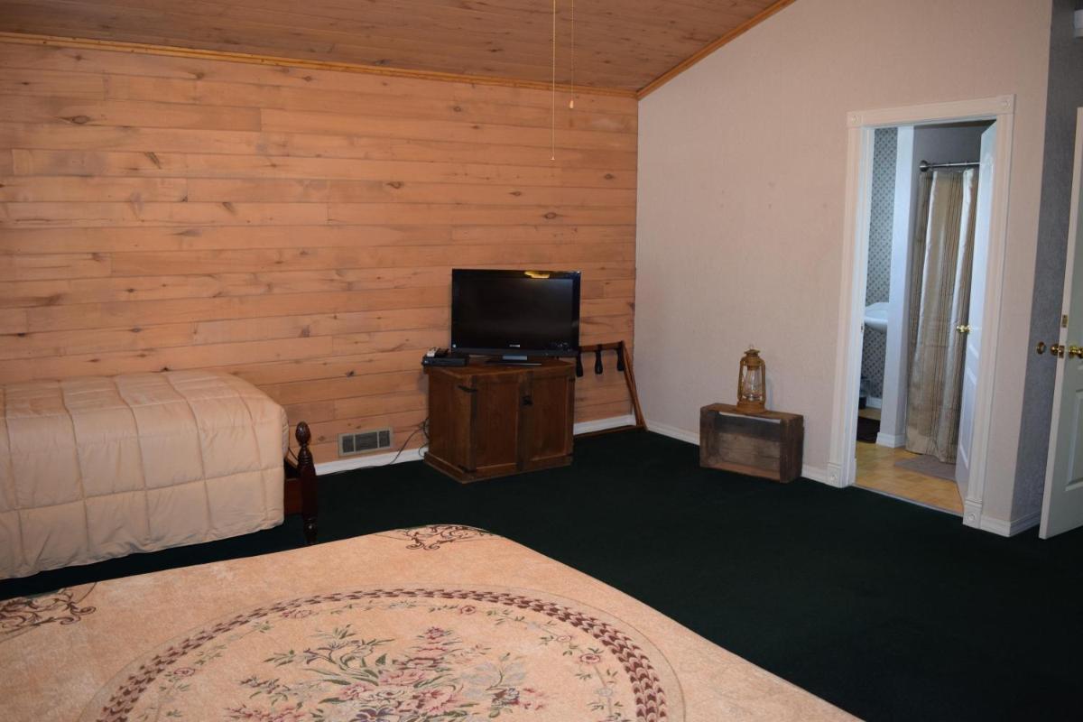 02 - The Corbin Room - King Suite with Private Bathroom photo 2