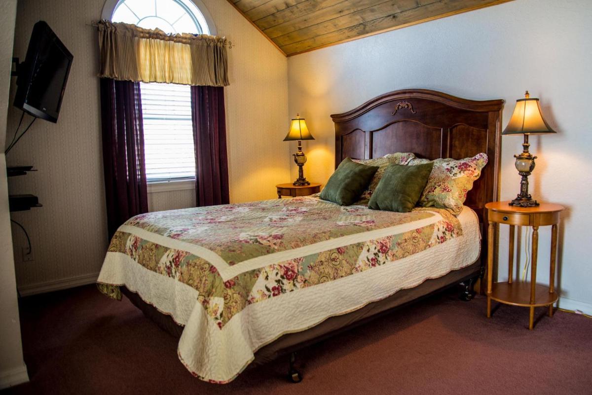 06 - The Keller Room - Queen Suite with Private Bathroom photo 2