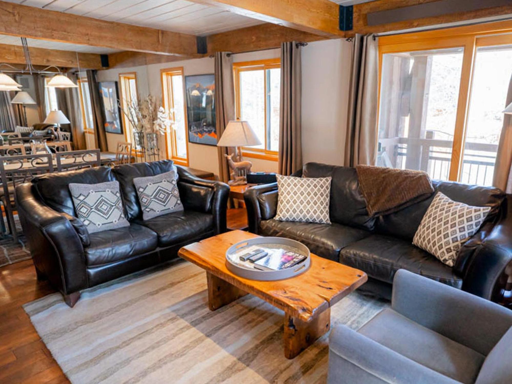 Three-Bedroom Apartment with Mountain View