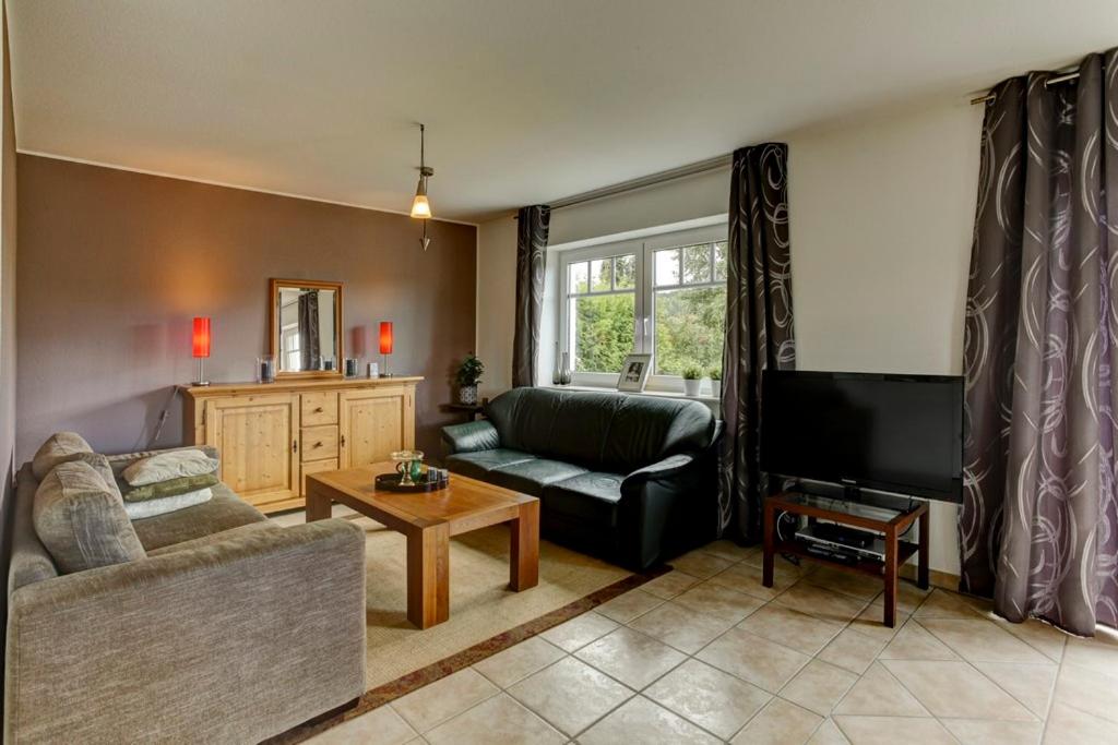 Three-Bedroom Vacation Home  photo 2