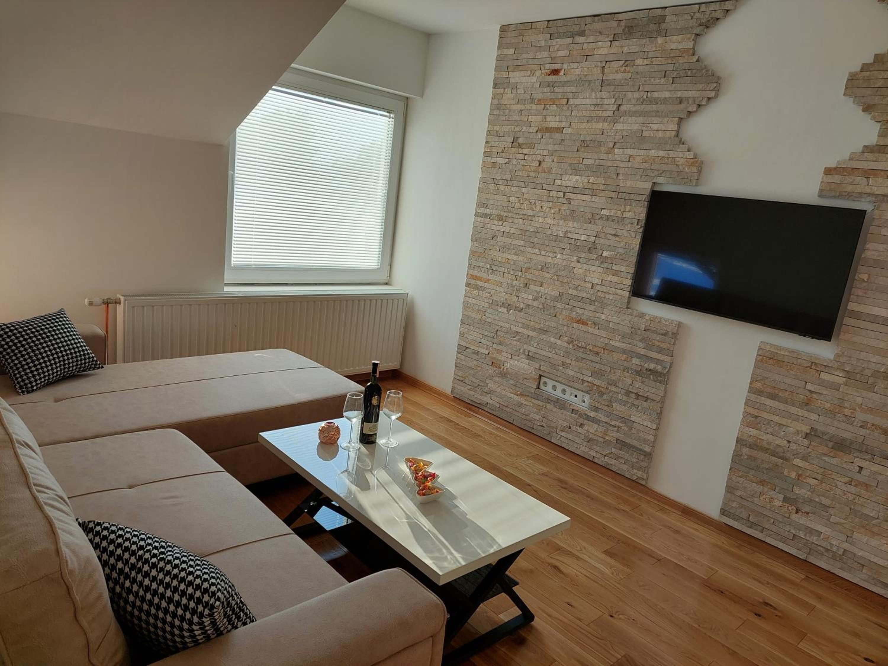 One-Bedroom Apartment photo 1