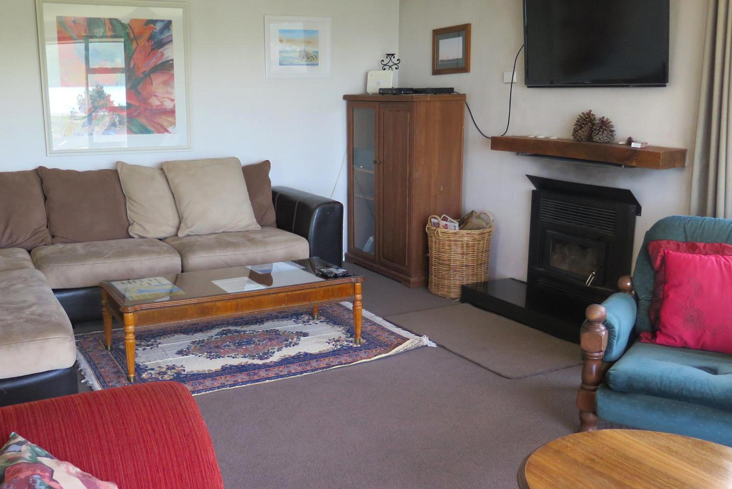 Three-Bedroom House - Photo 11