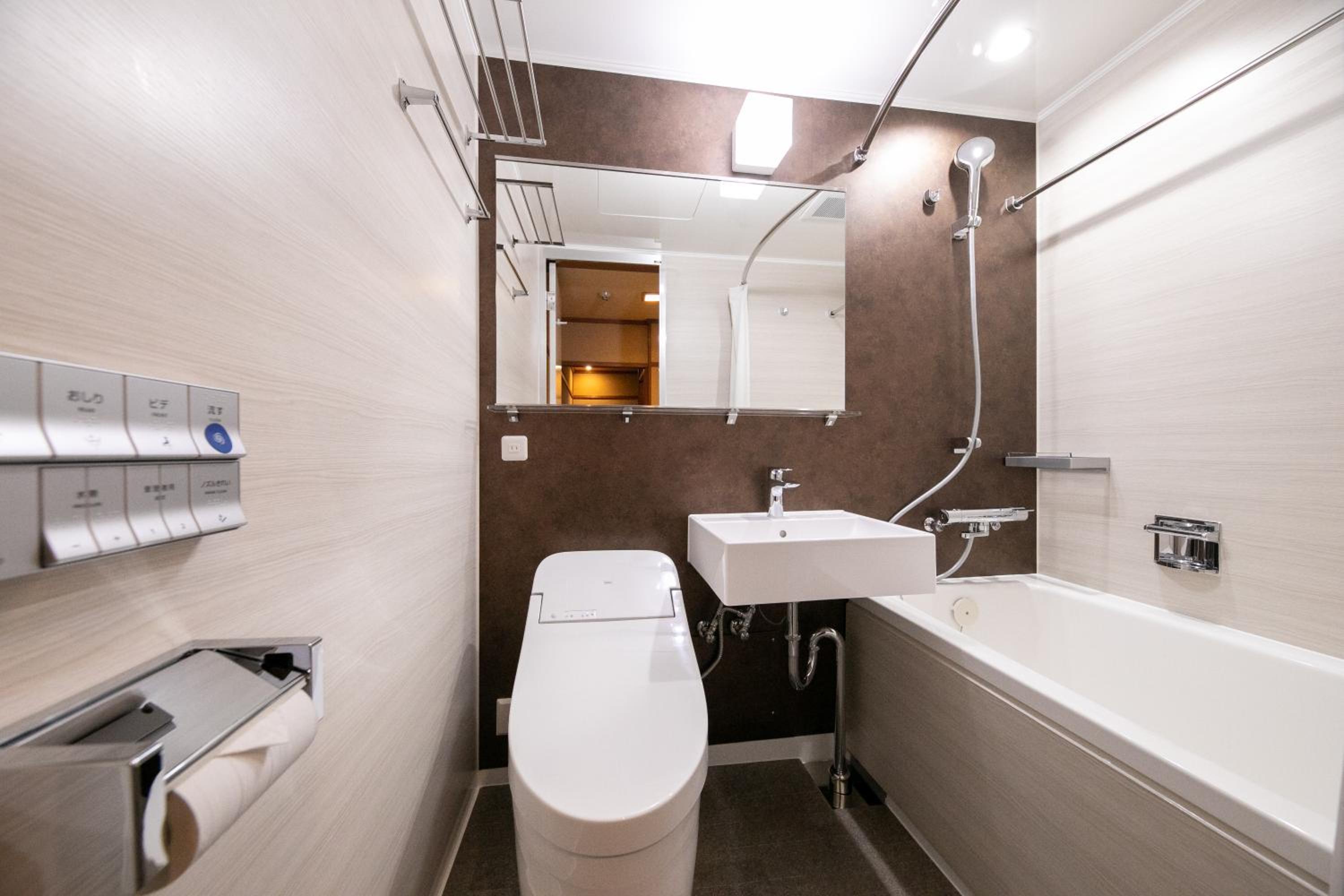 Japanese-Style Twin Room with Private Bathroom photo 2