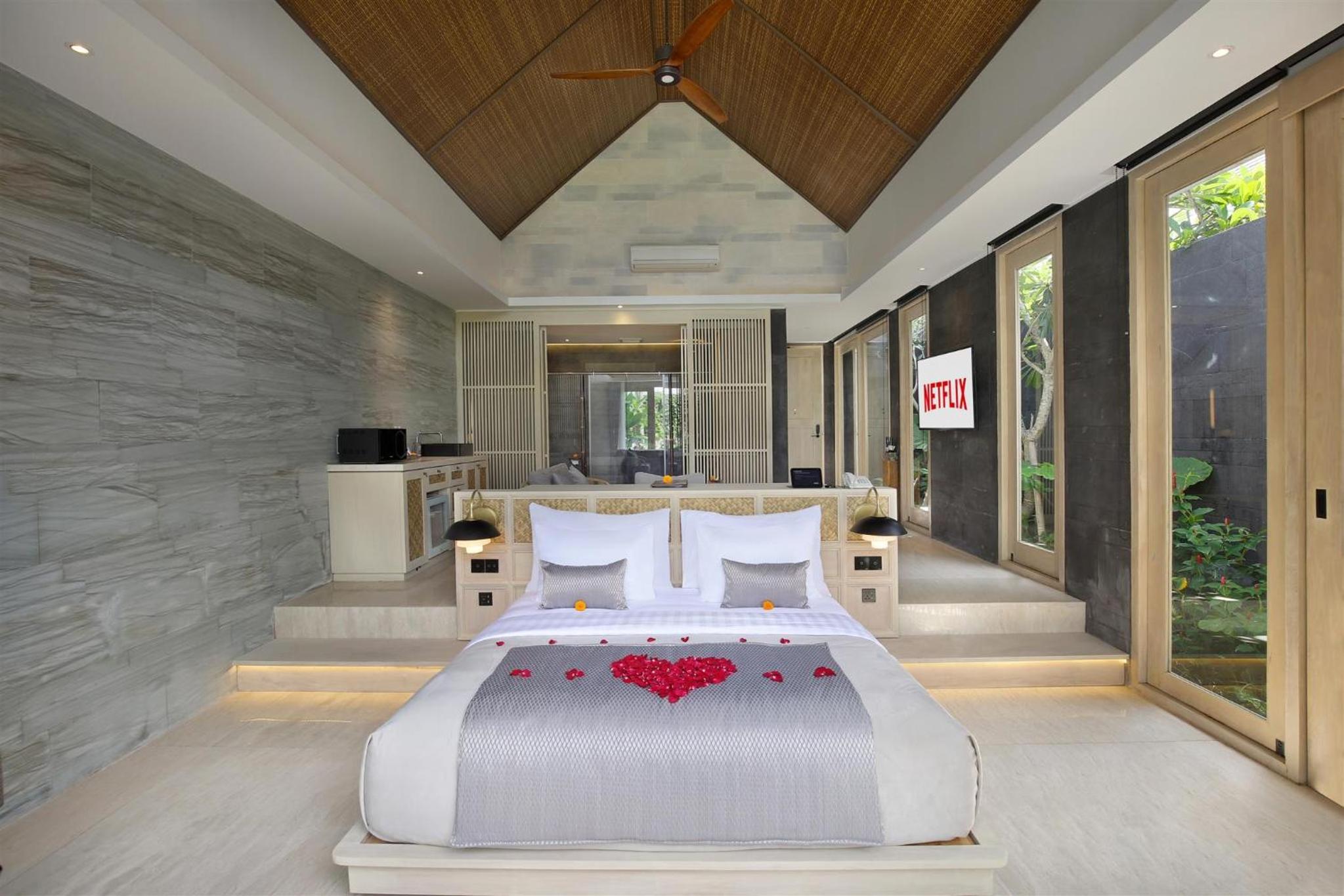 Smart One-Bedroom Villa With Private Pool & Jacuzzi – Active Neighborhood Location - Photo 12