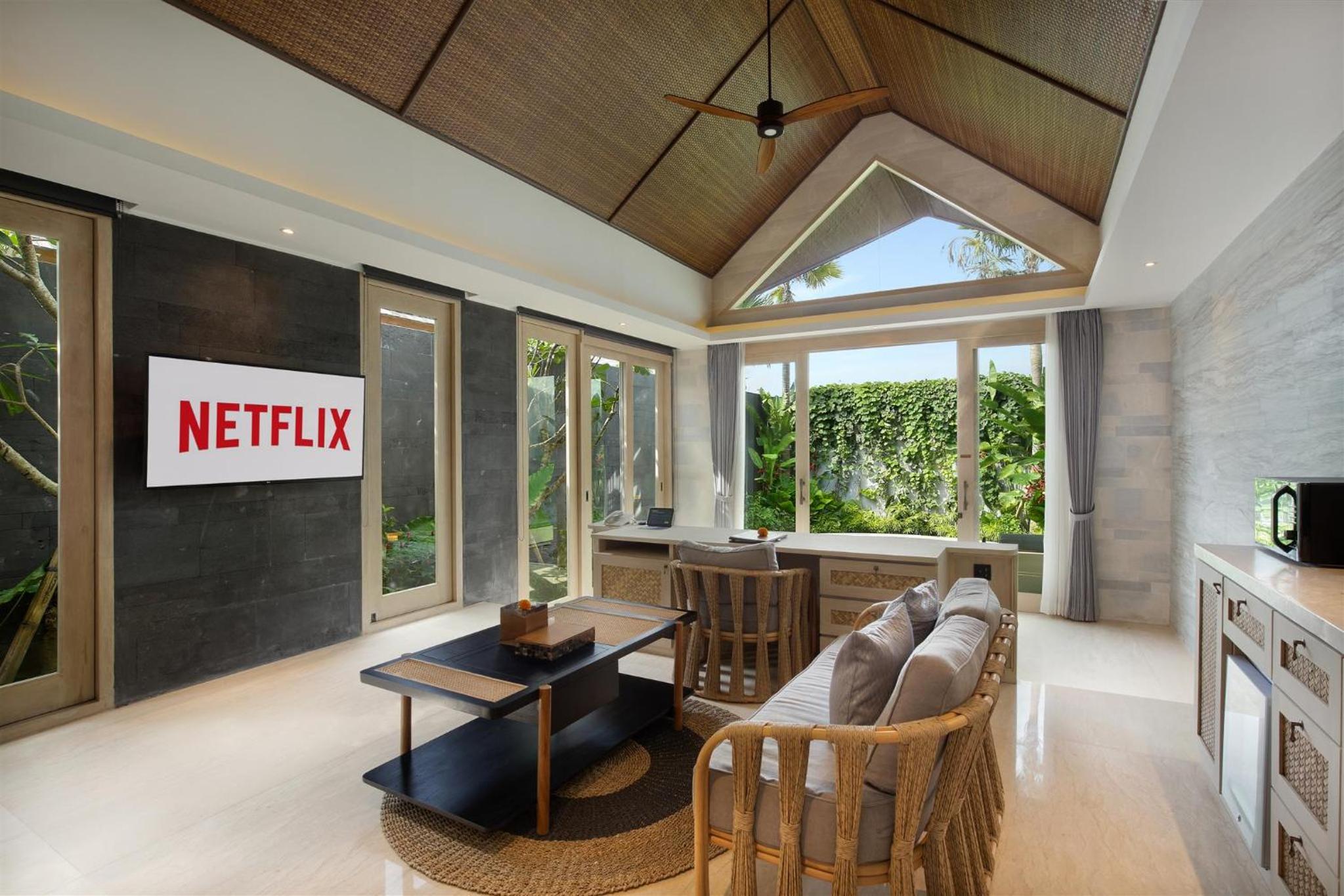 Smart One-Bedroom Villa With Private Pool & Jacuzzi – Active Neighborhood Location - Photo 7