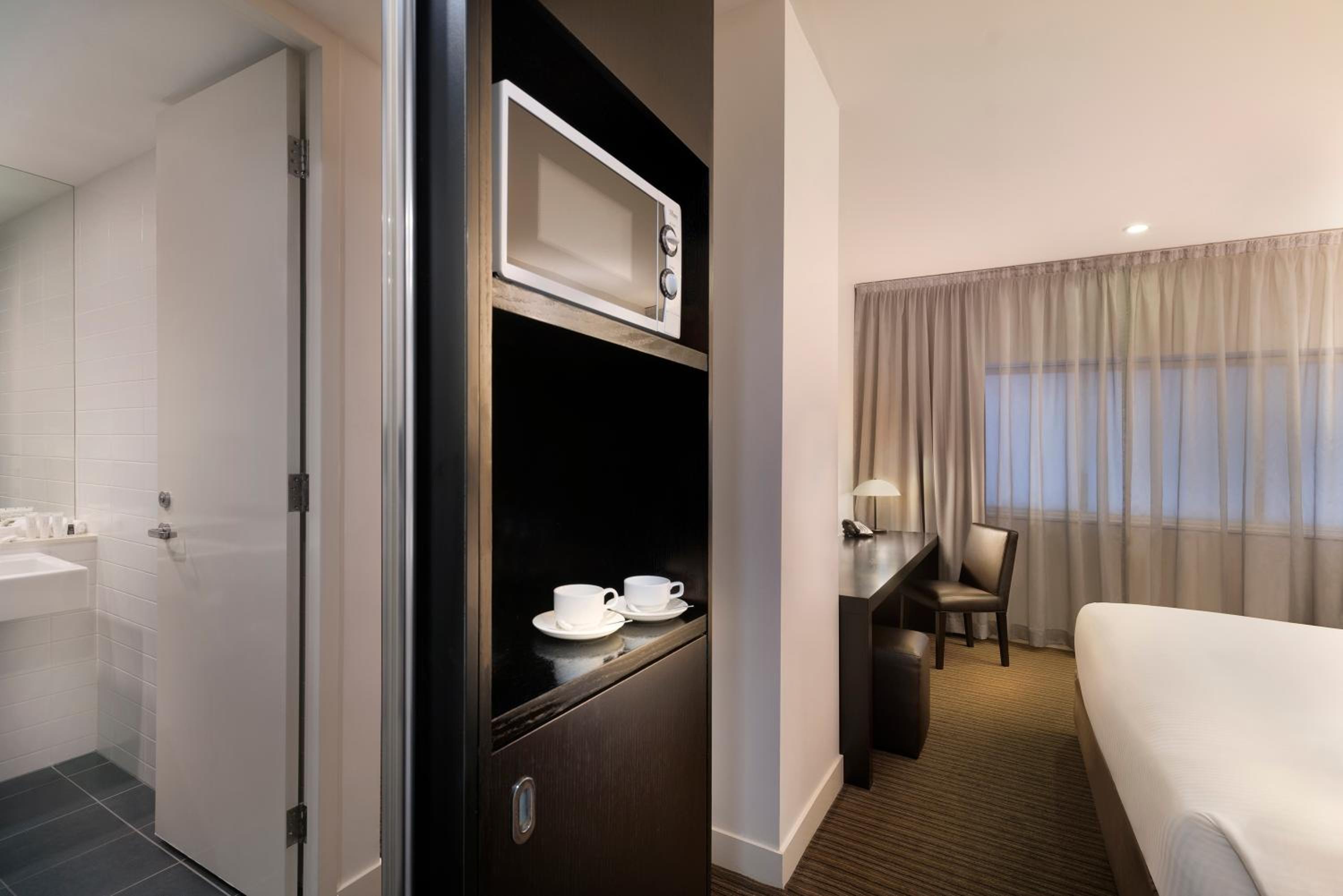 Deluxe King Room - Photo 4