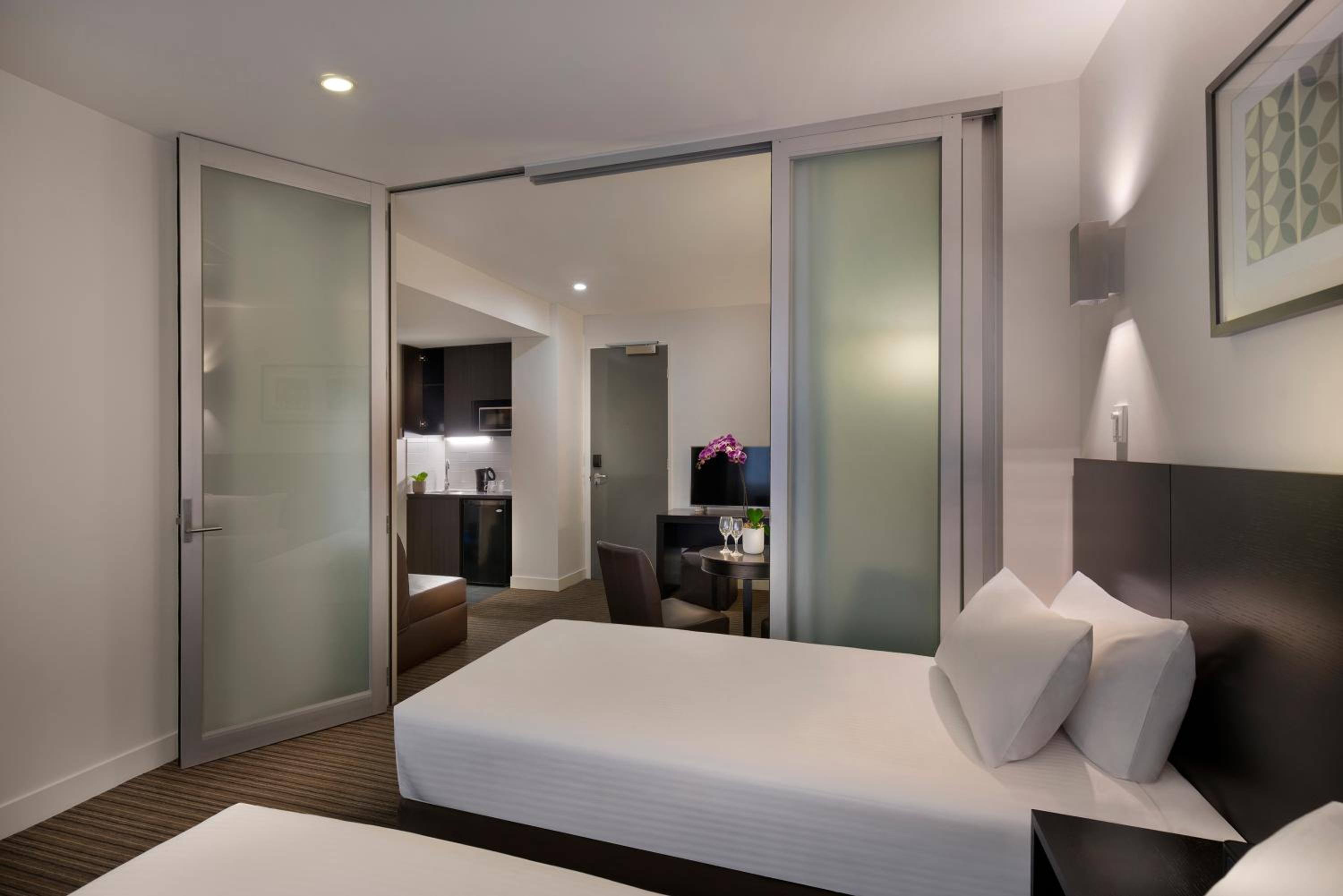 Deluxe Twin Suite with Spa Bath - Photo 4