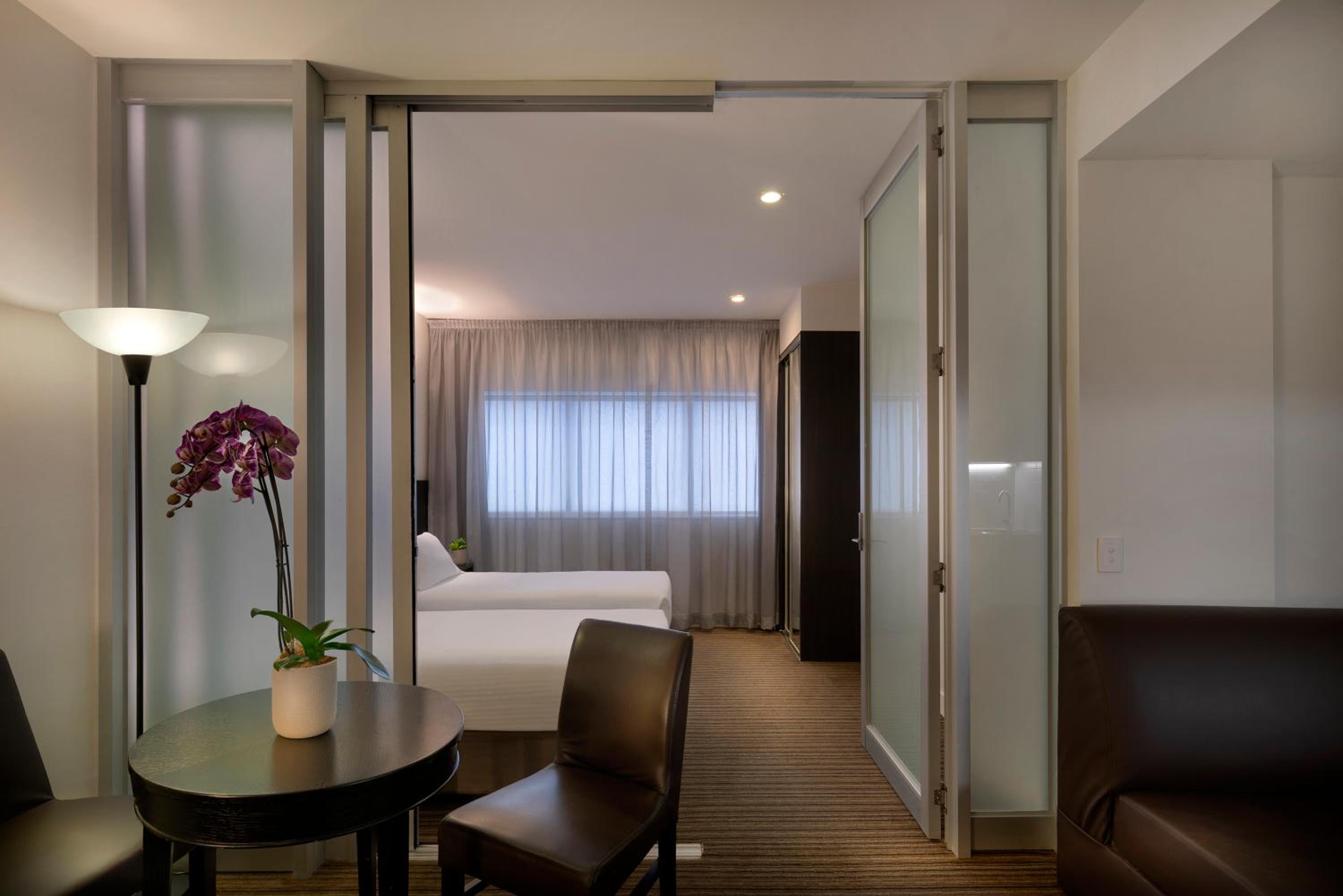 Deluxe Twin Suite with Spa Bath - Photo 3