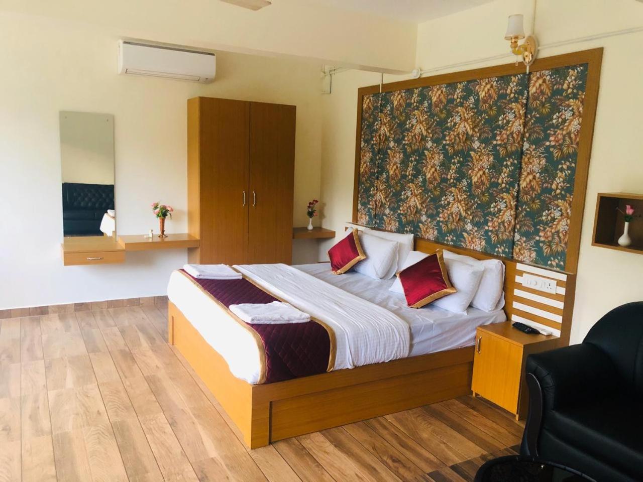 Suite with Lake View