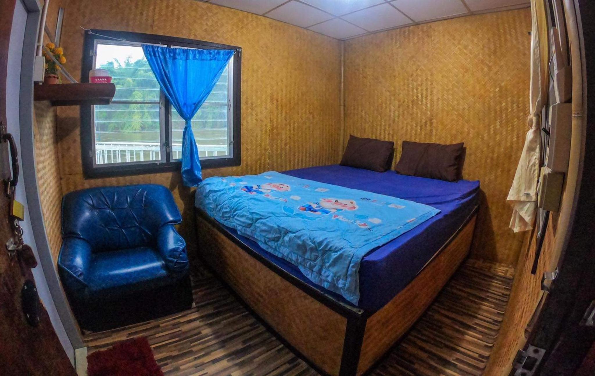 Single Room with Bathroom photo 1