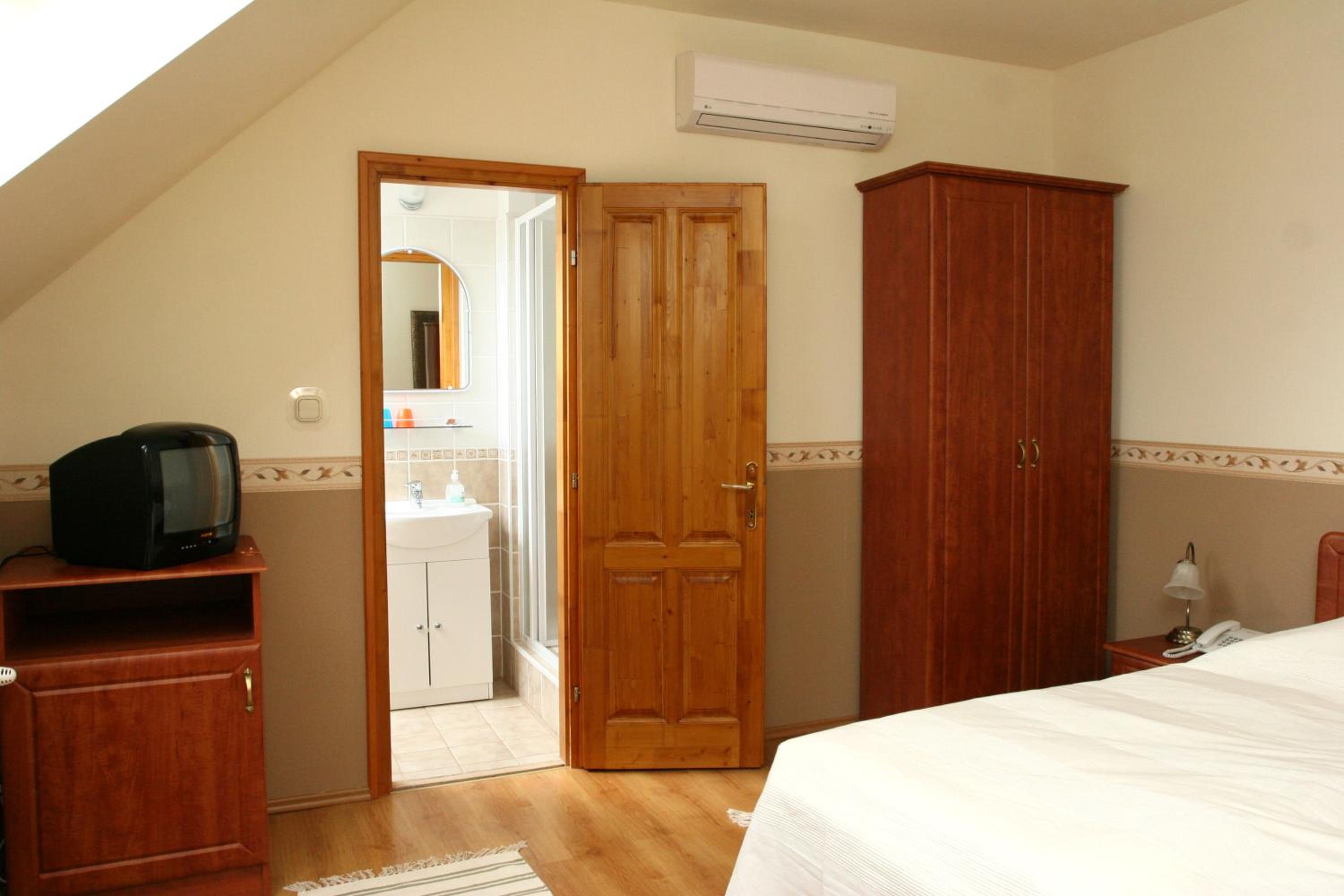 Triple Room - Photo 6