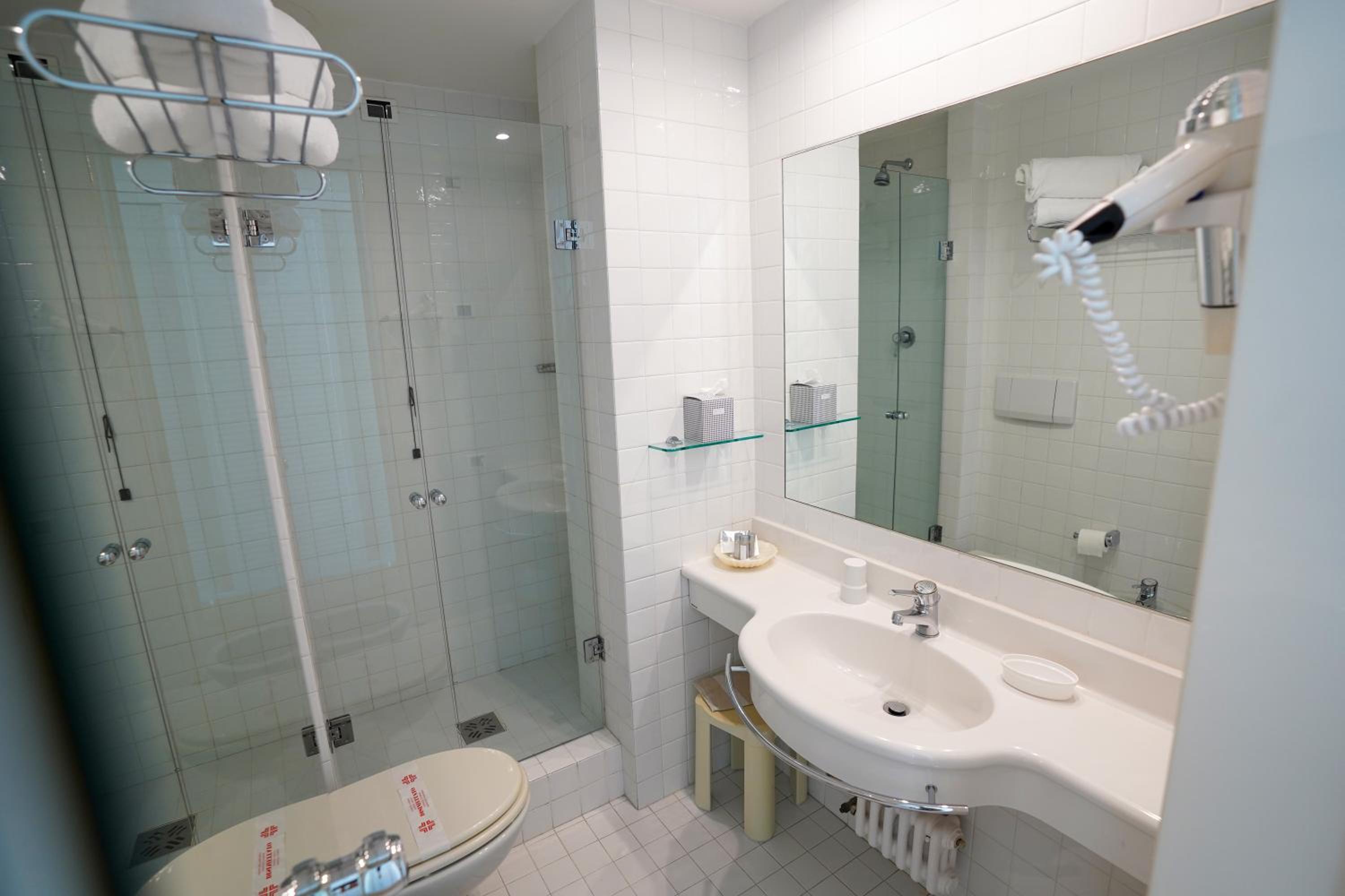 Superior Double or Twin Room - Photo 7