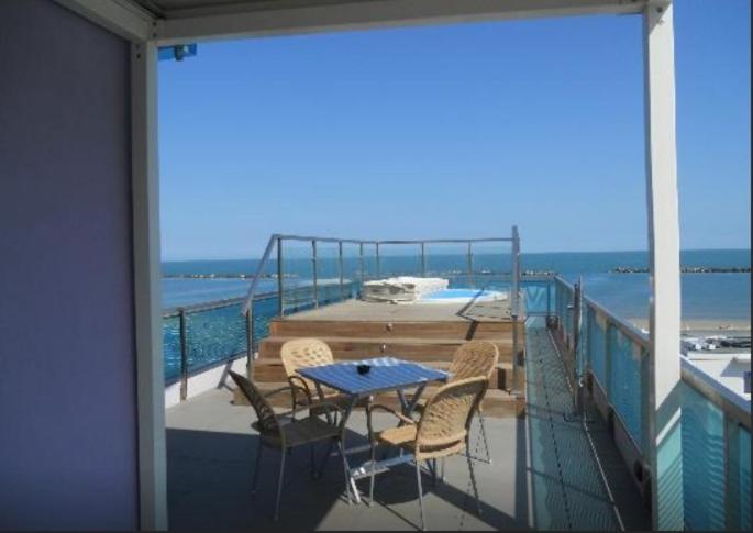 Suite - Photo 18
