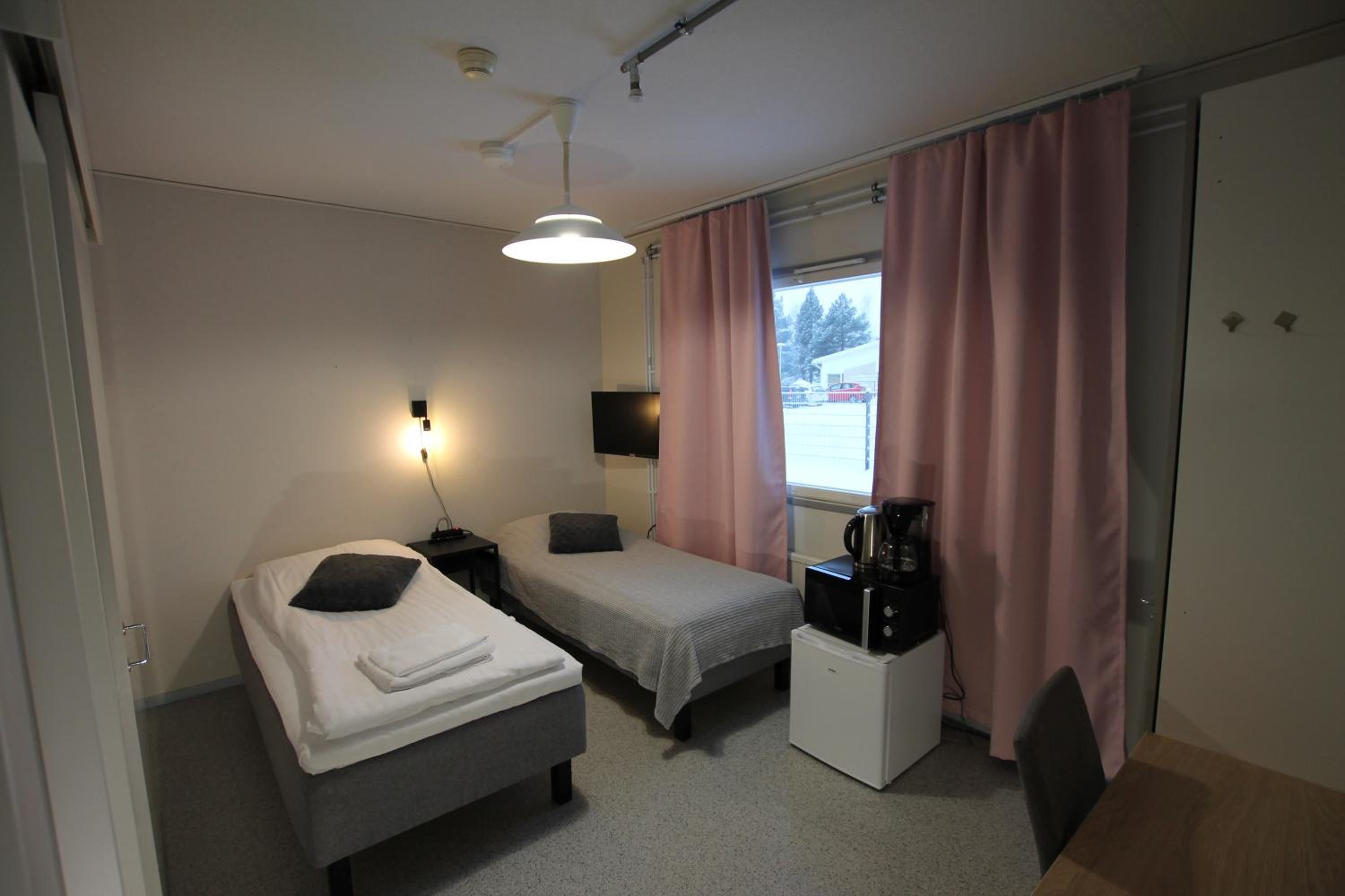 Single Room with Private Bathroom photo 2