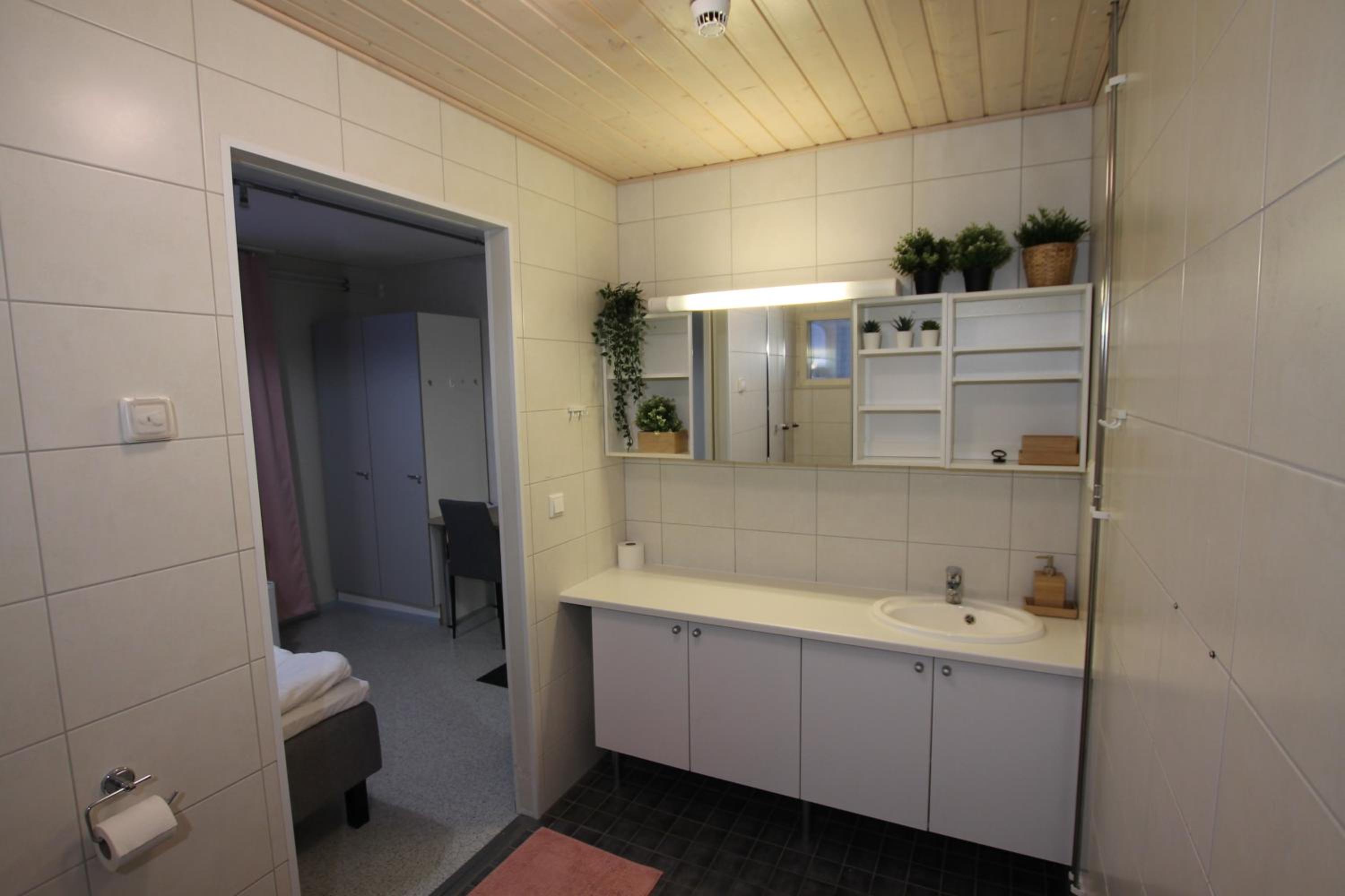 Single Room with Private Bathroom photo 3