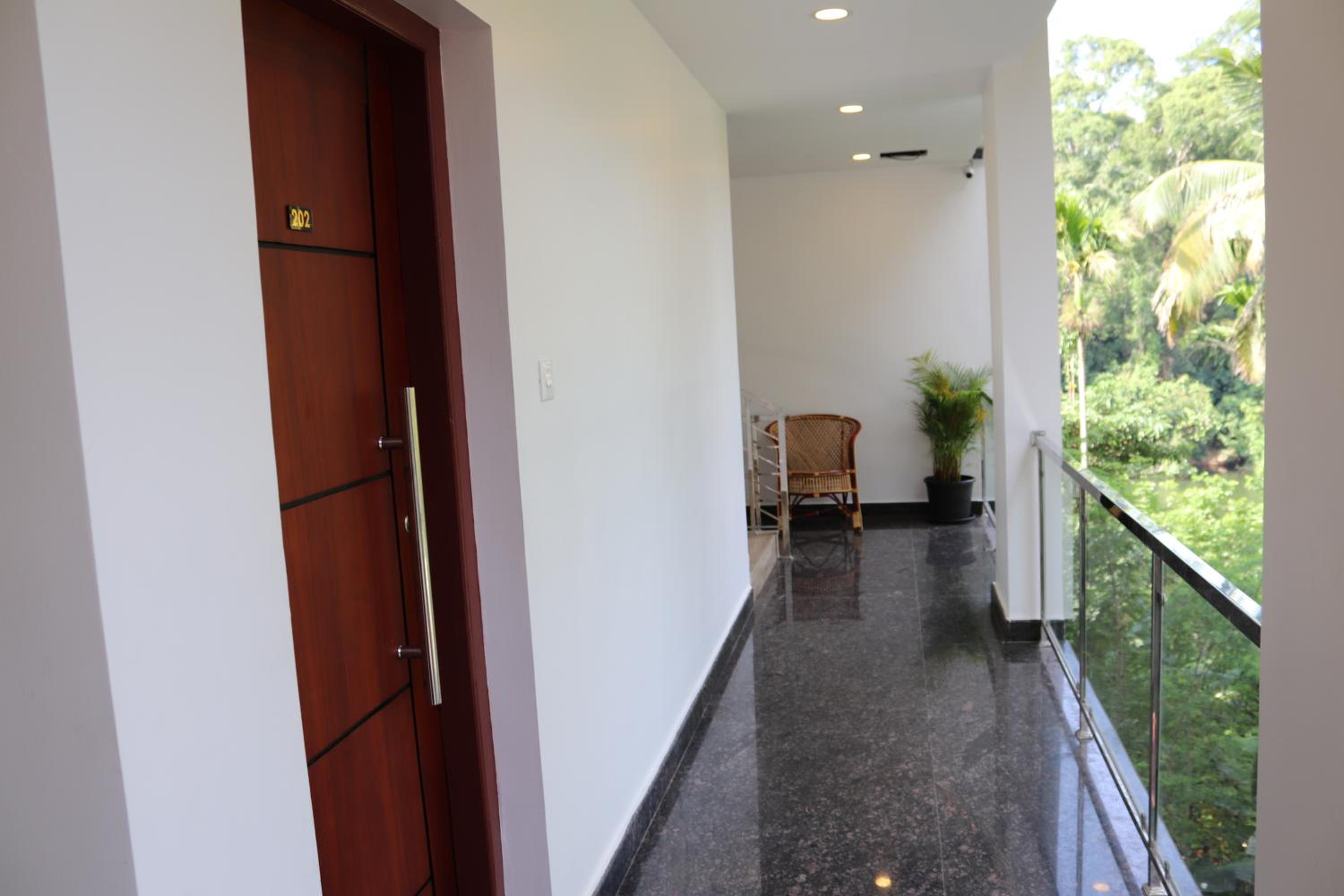 Deluxe Double Room (2 Adults + 1 Child) photo 2