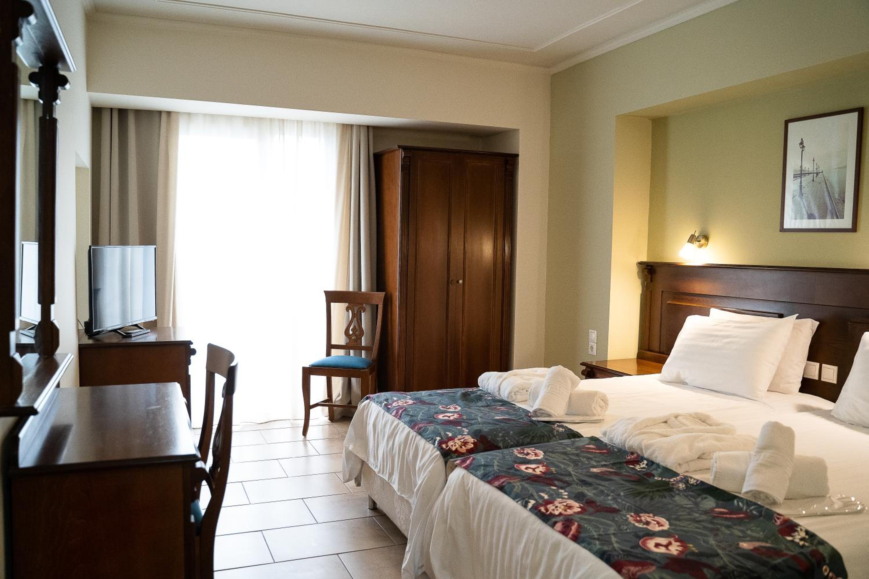 Double or Twin Room - Photo 4