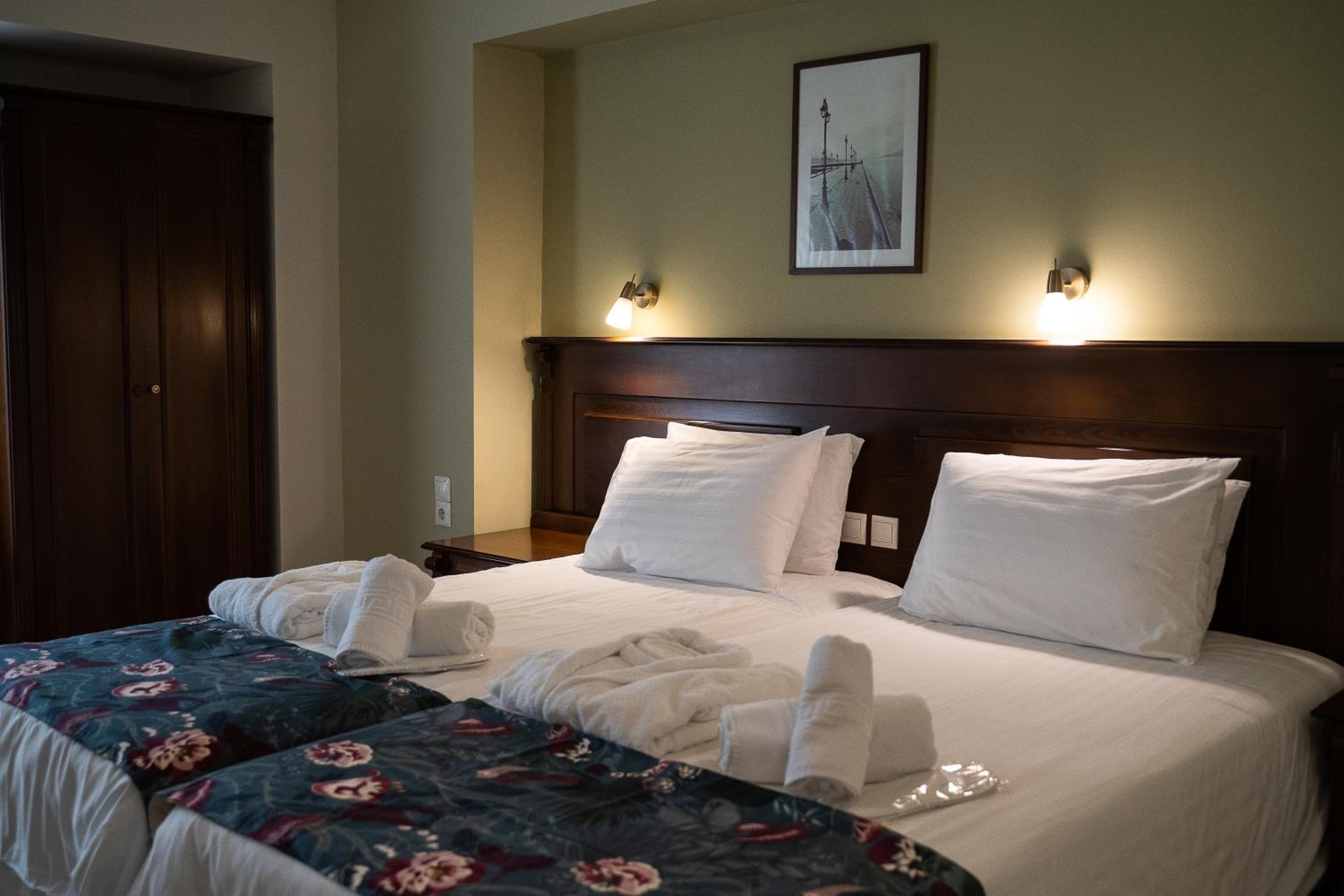 Double or Twin Room - Photo 5