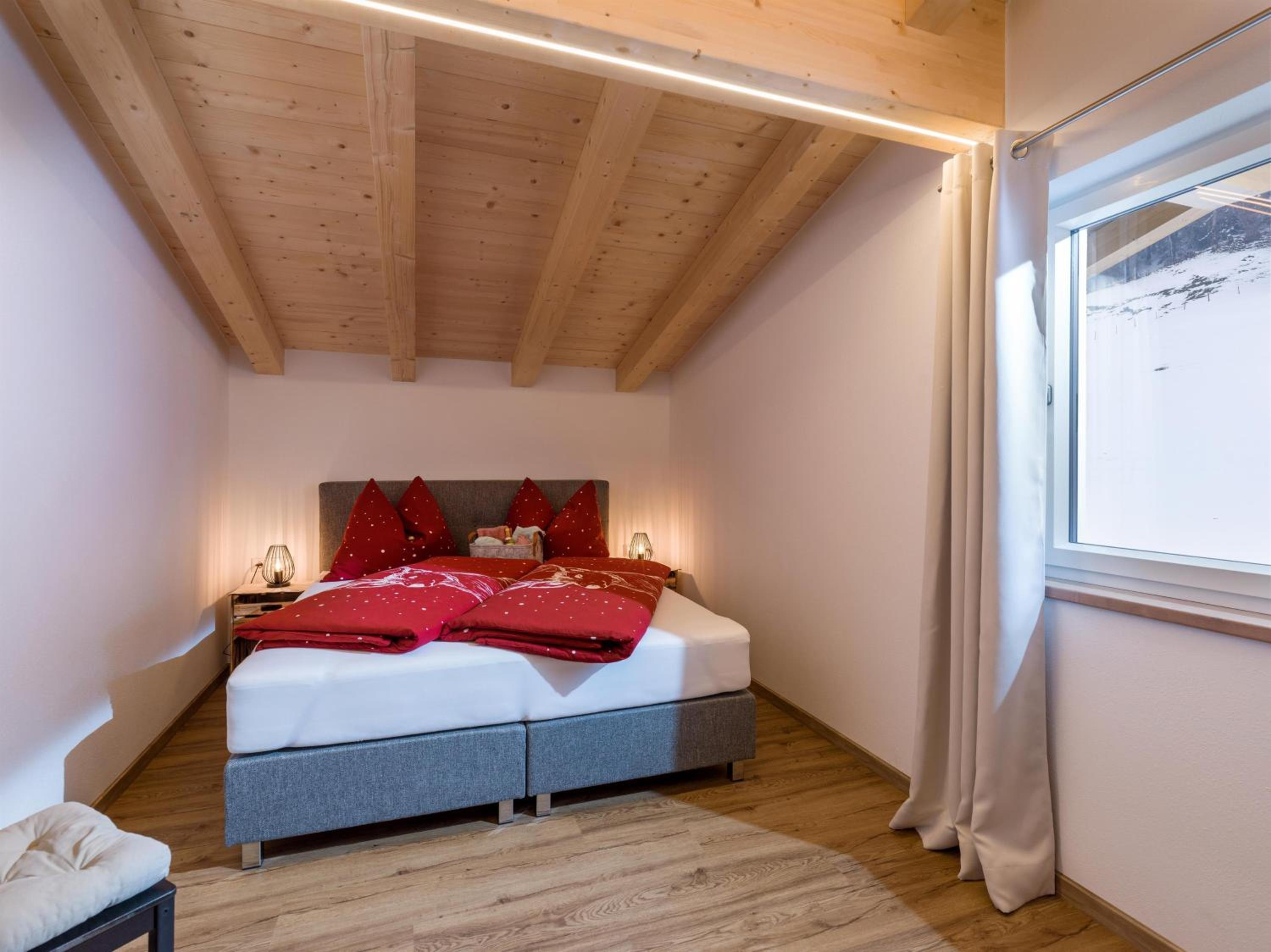 Three-Bedroom Apartment with Shower photo 1