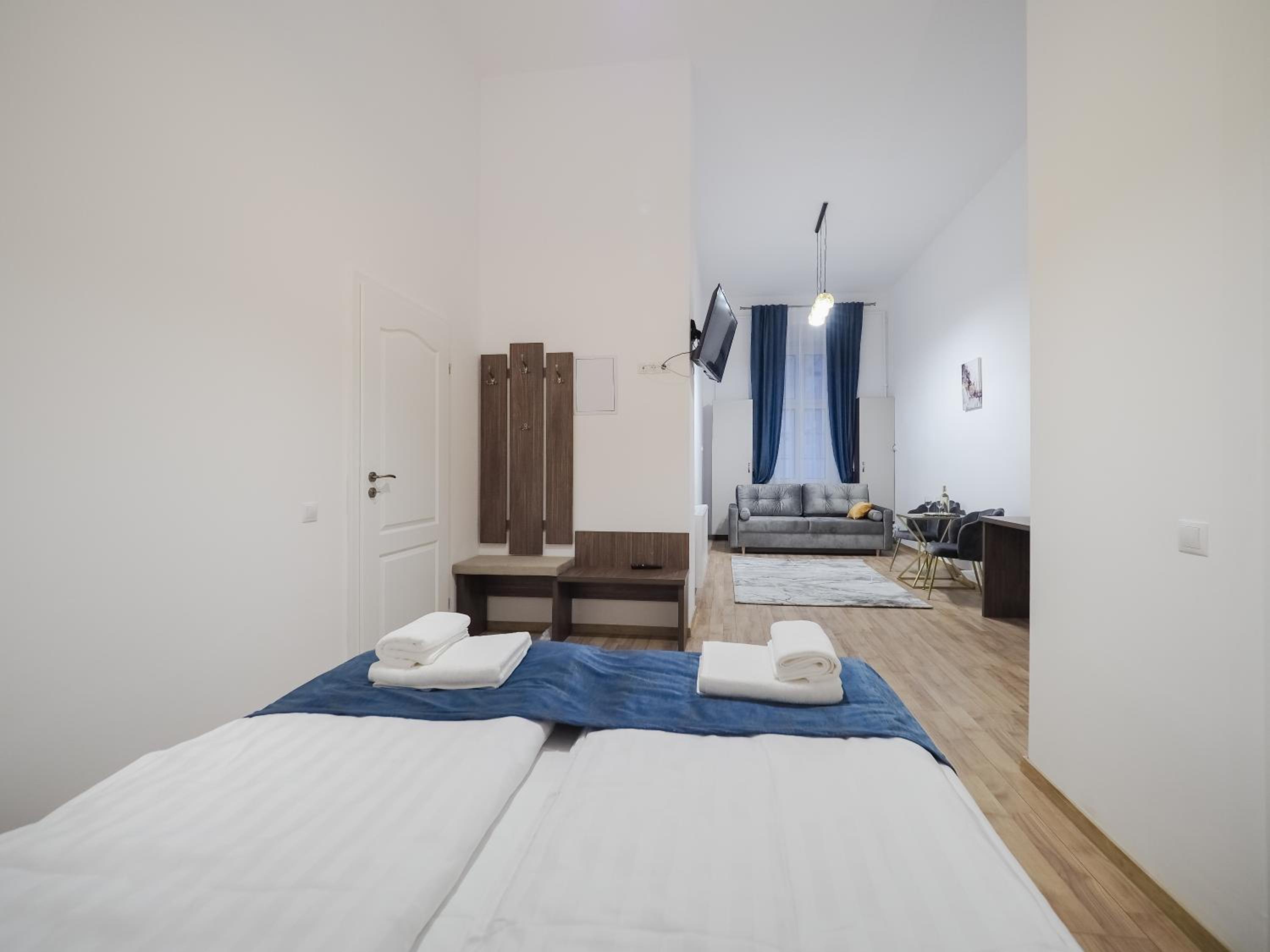 Deluxe Double Room with view to Courtyard - Photo 15