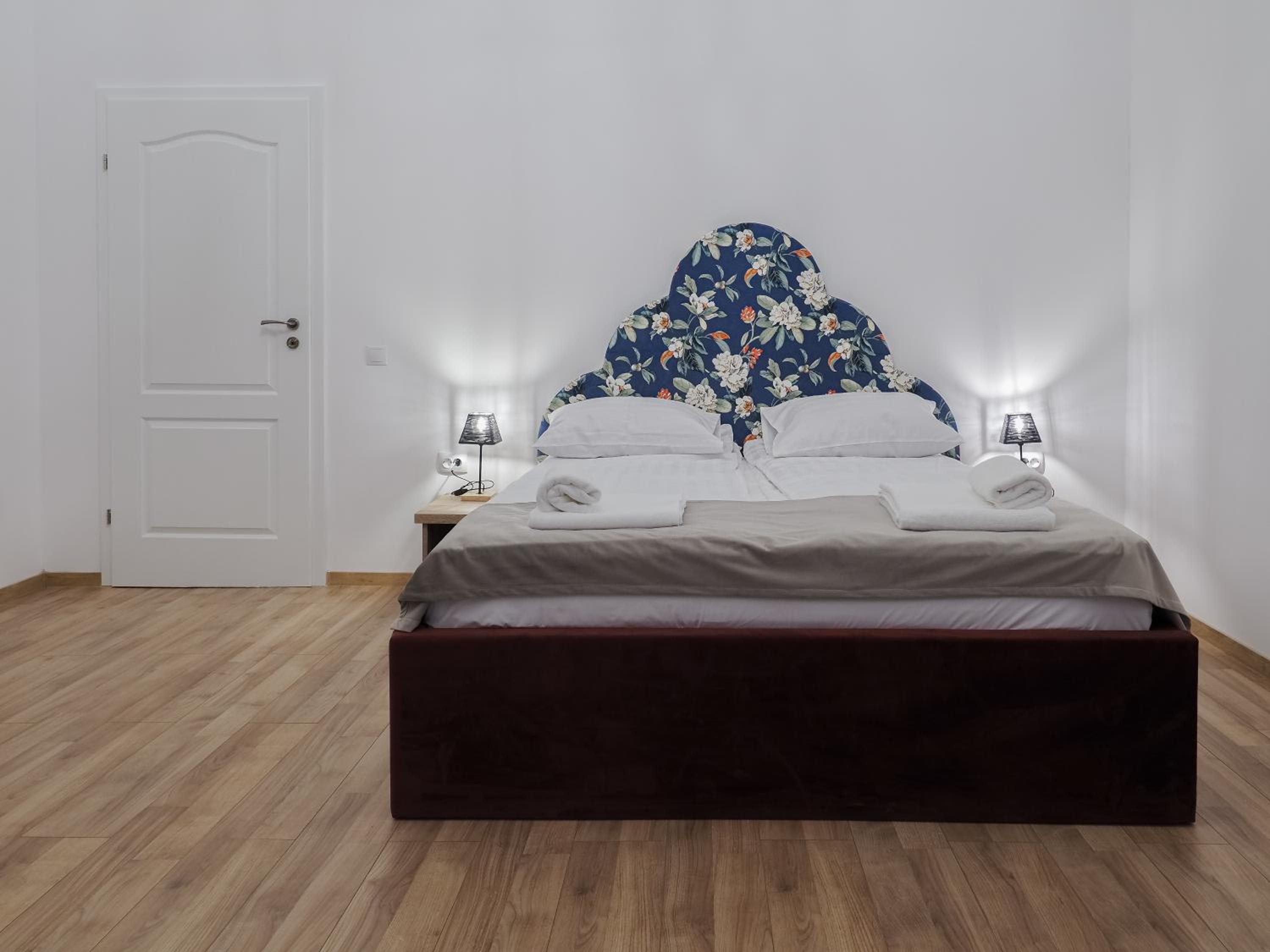 Deluxe Queen Room with view at Big Square - Photo 24