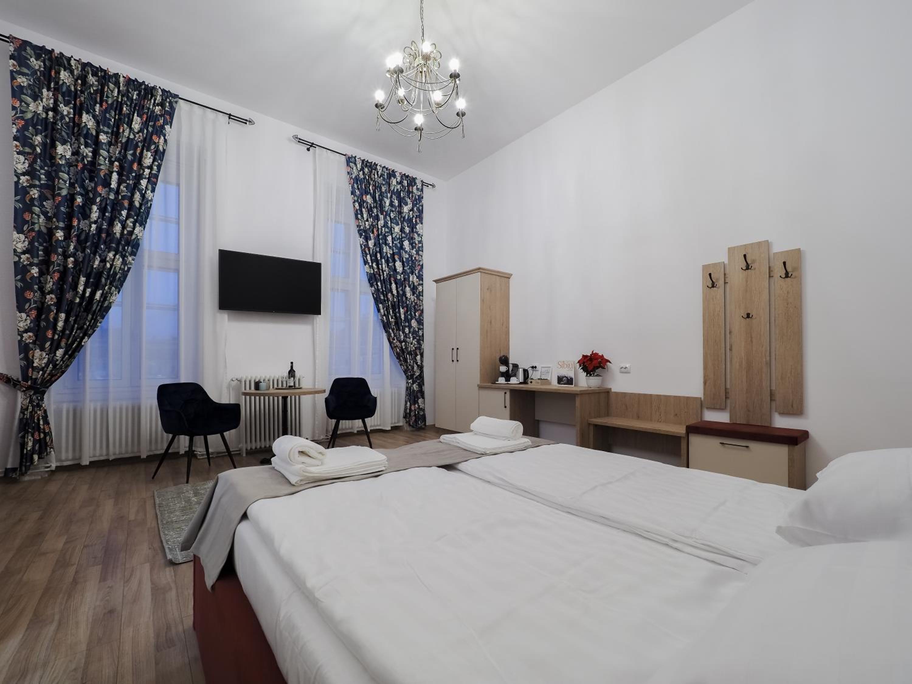 Deluxe Queen Room with view at Big Square - Photo 23