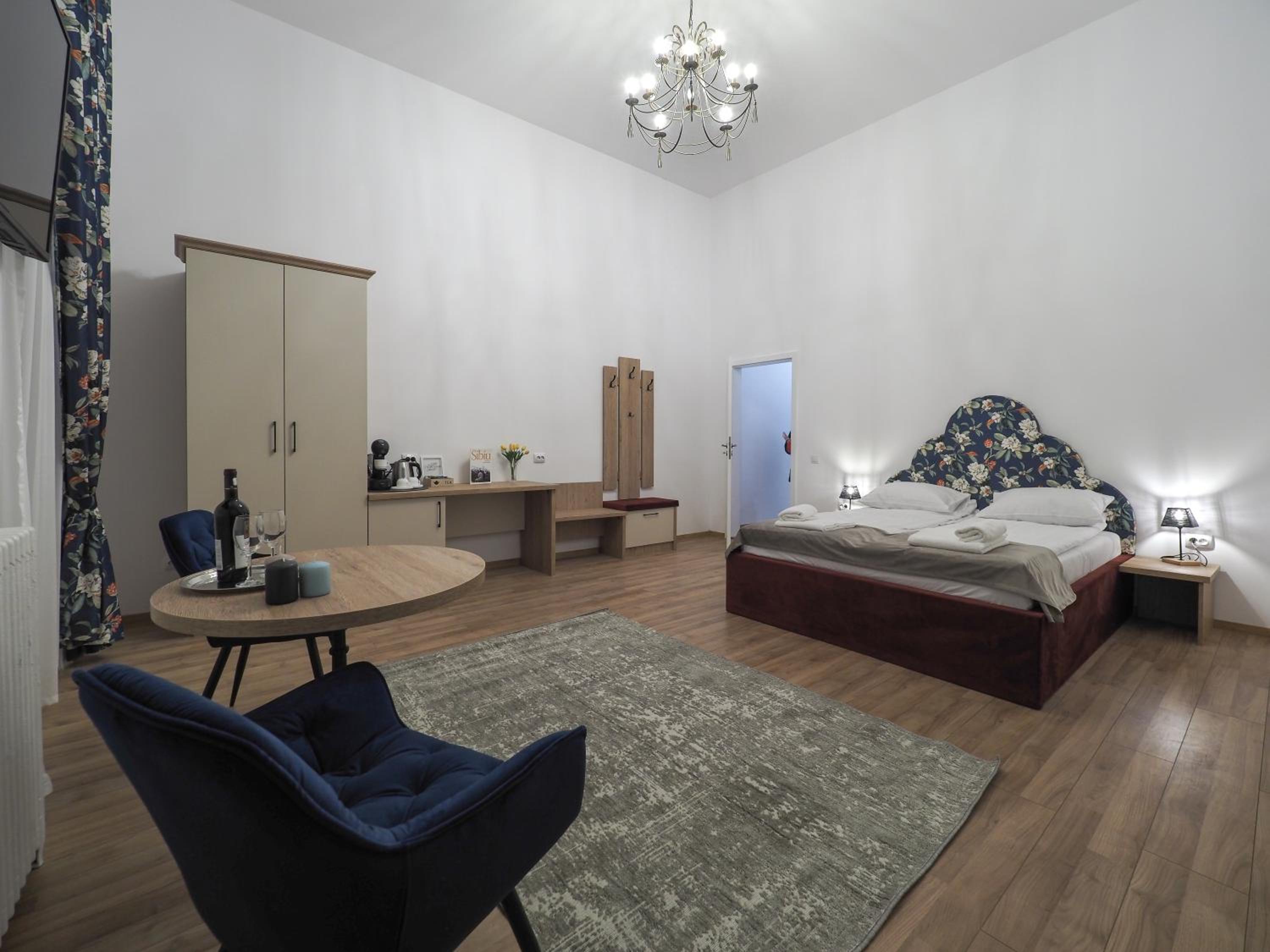 Deluxe Queen Room with view at Big Square - Photo 19
