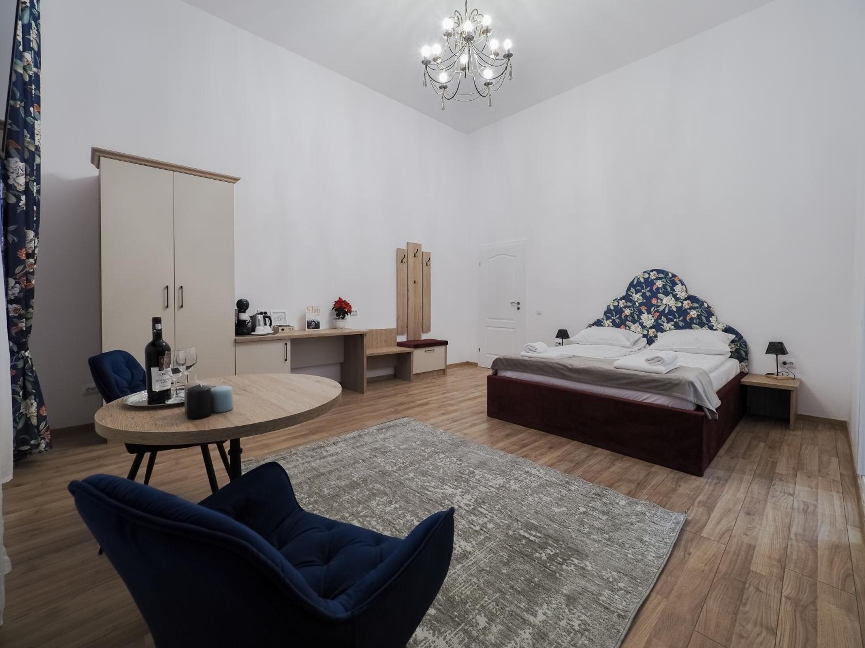 Deluxe Queen Room with view at Big Square - Photo 17