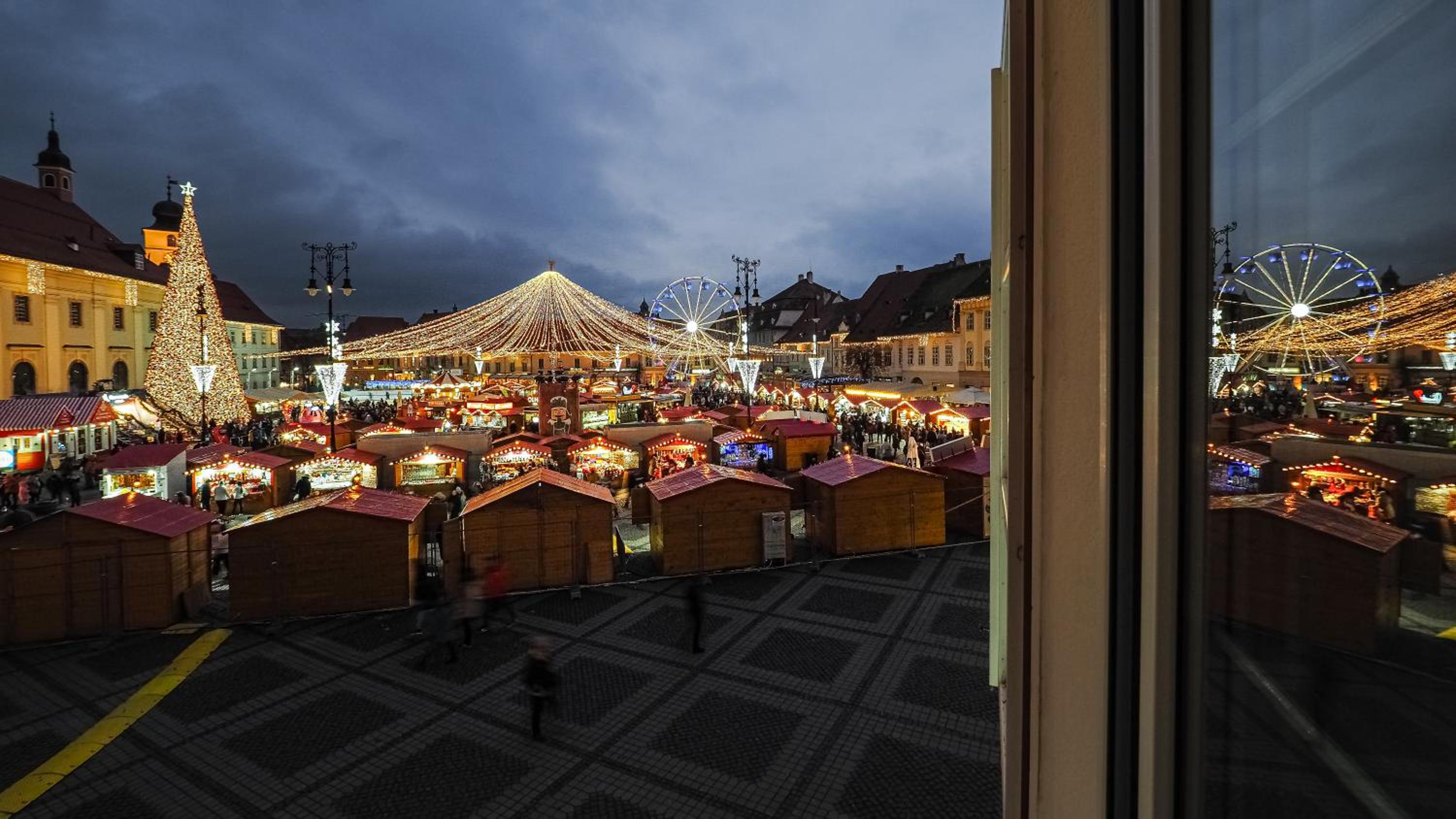 Deluxe Queen Room with view at Big Square - Photo 18