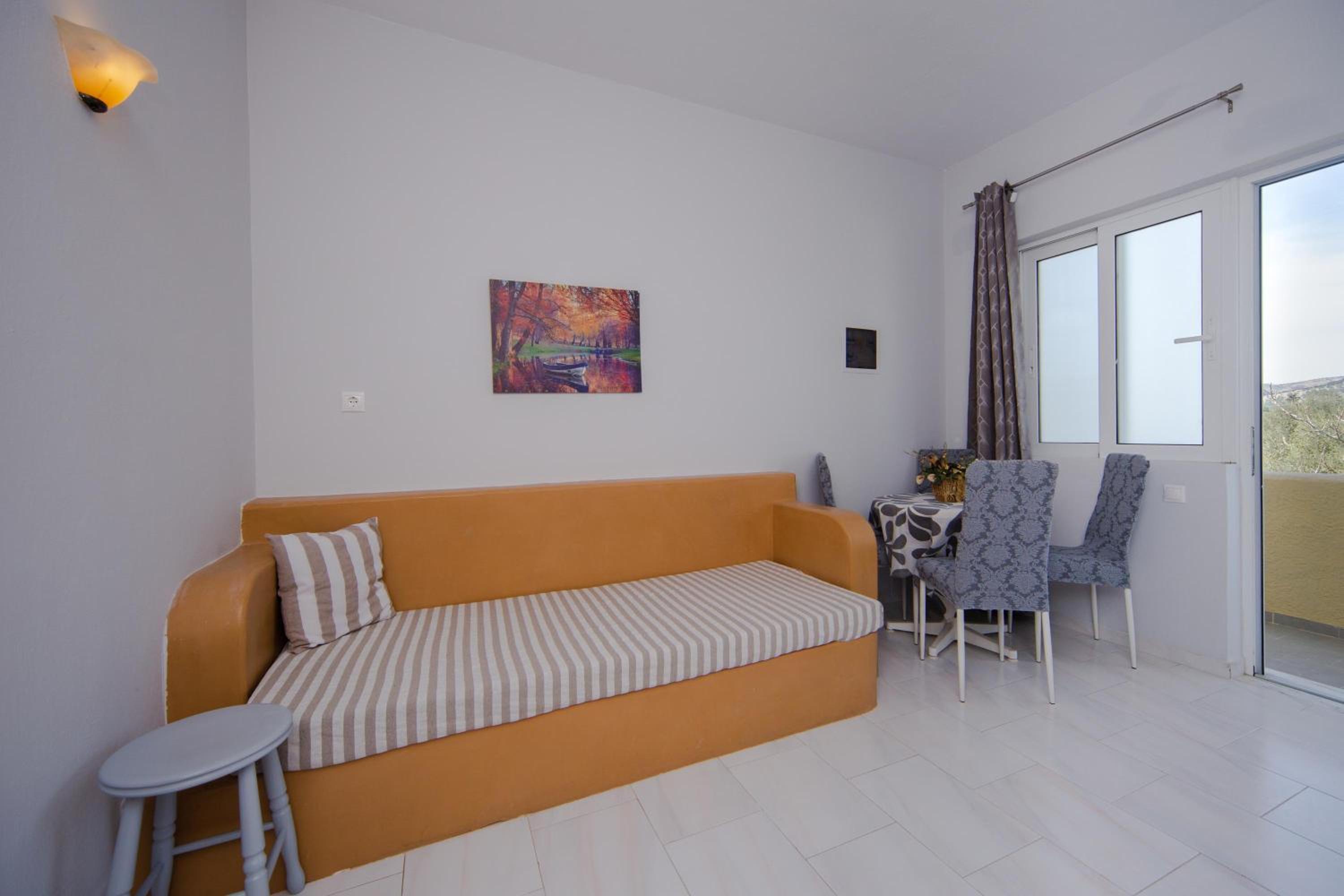 One-Bedroom Apartment photo 2