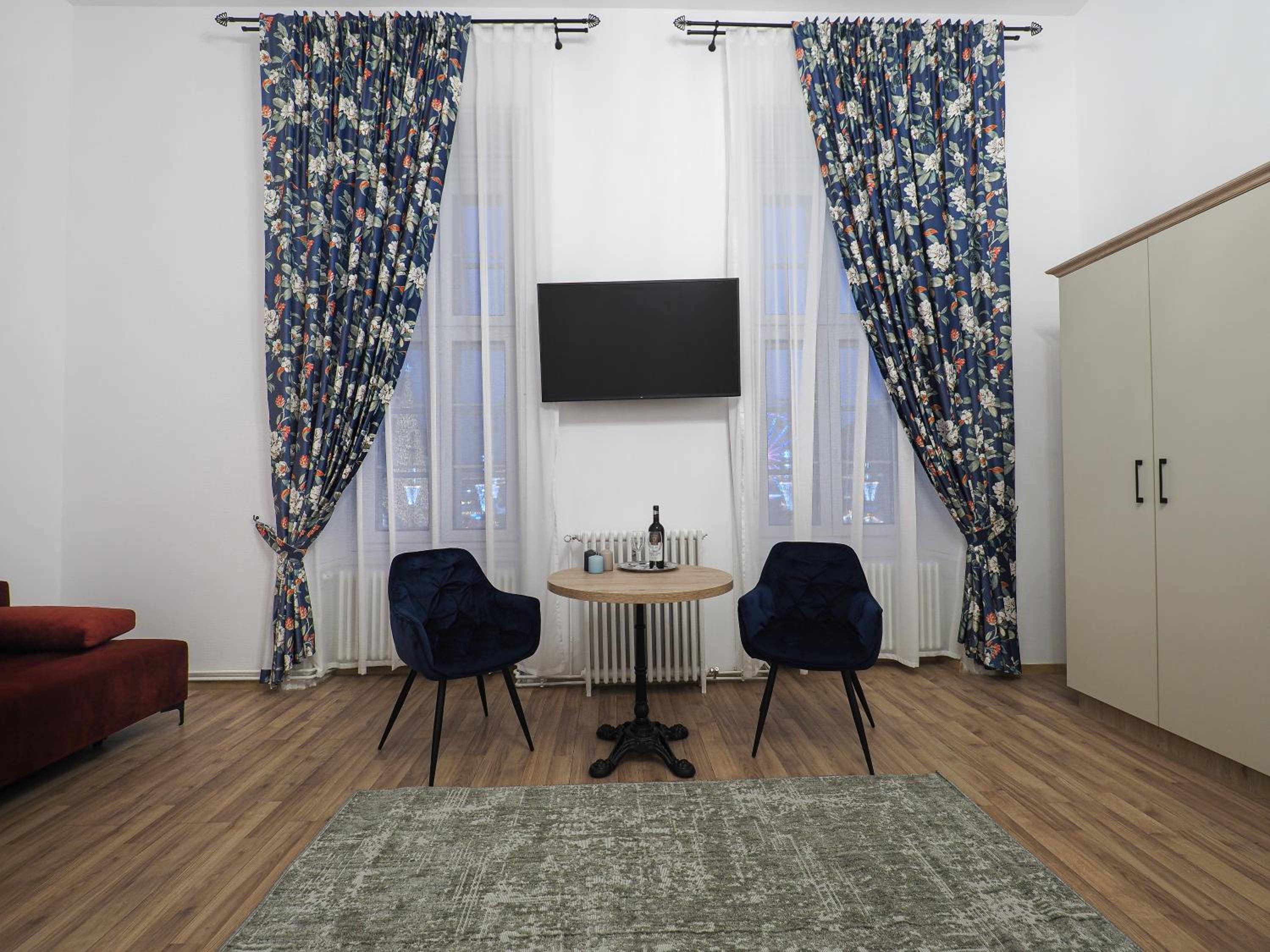 Deluxe Queen Room with view at Big Square - Photo 3