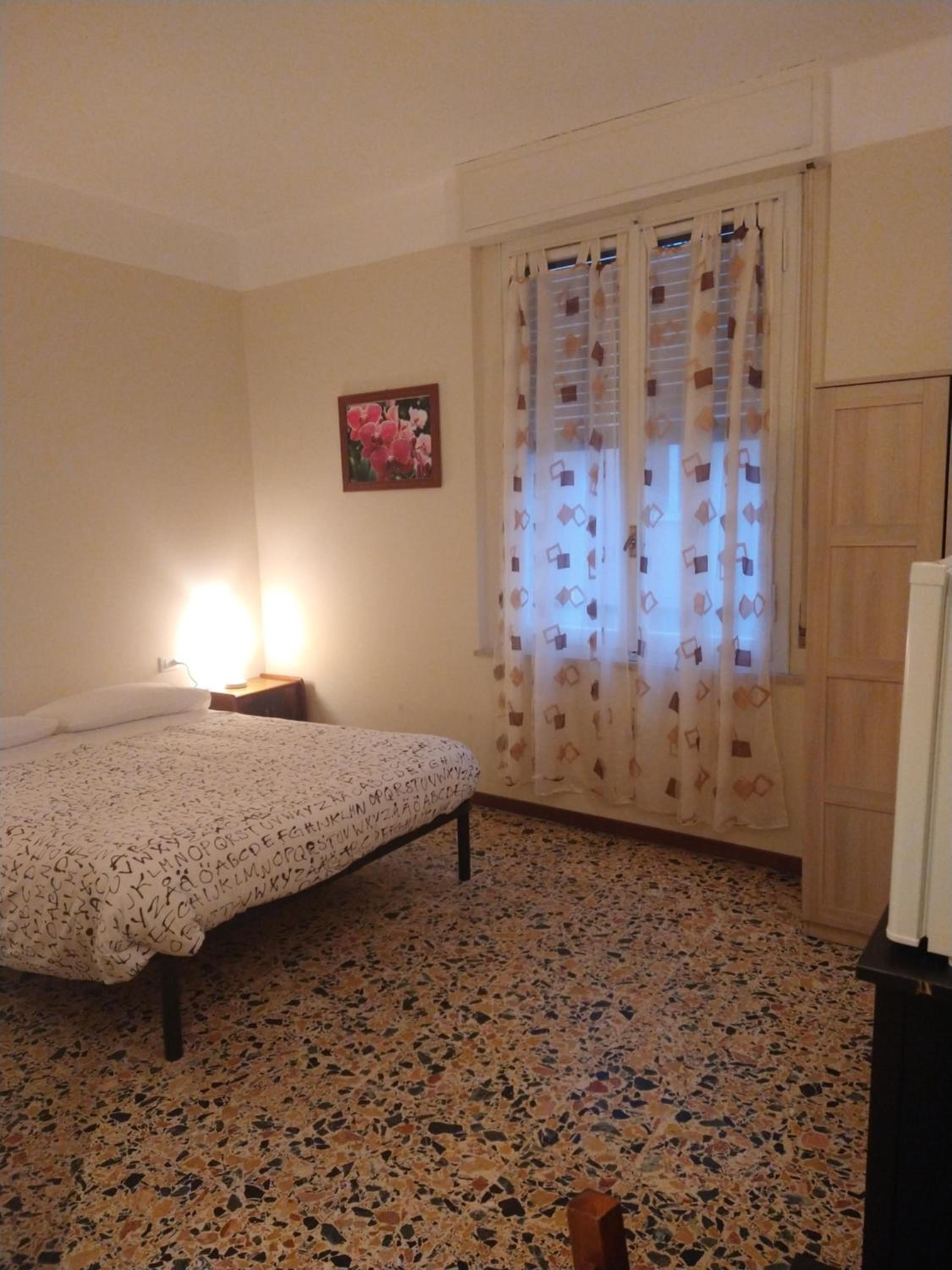 Single Room with Bathroom photo 1