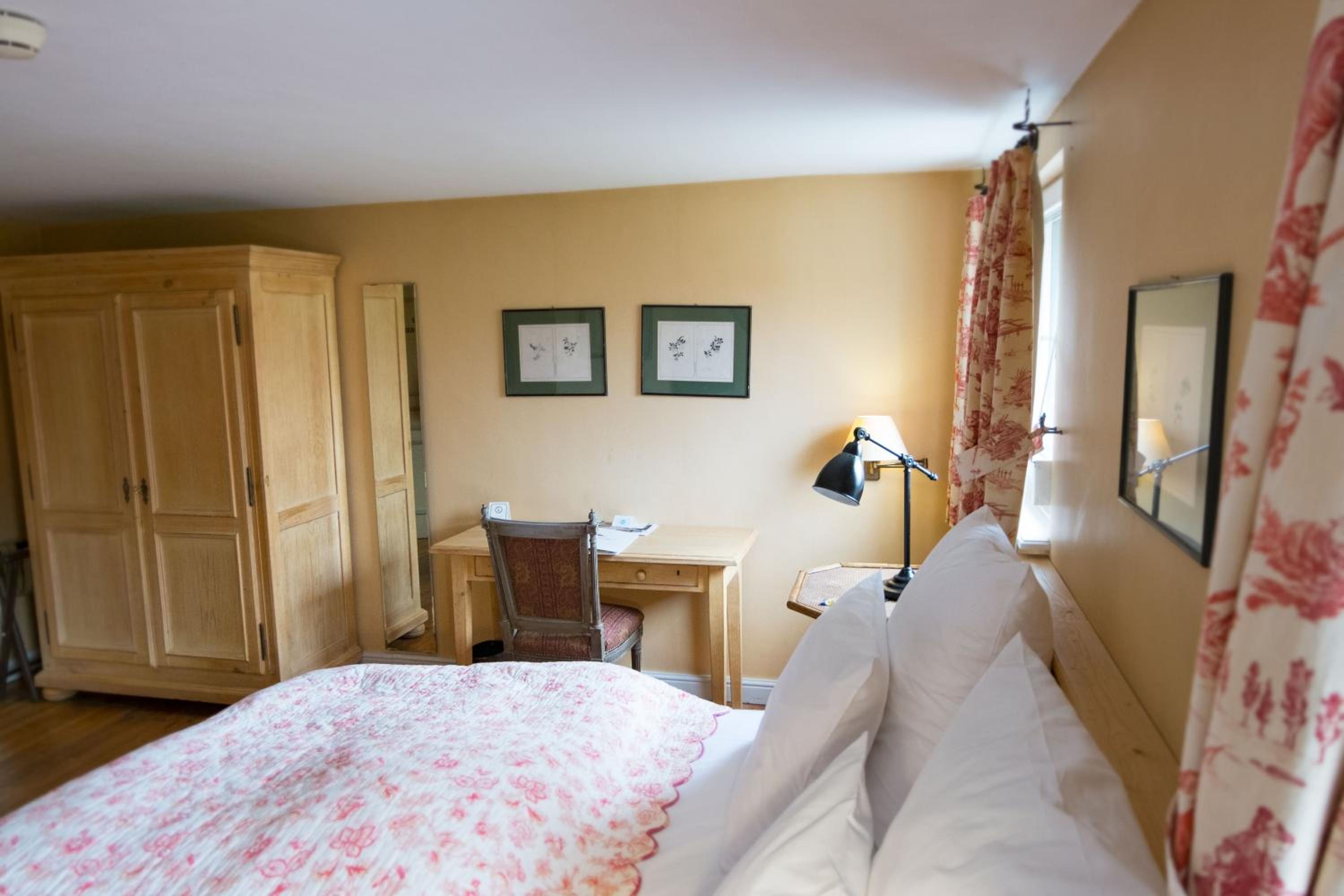 Standard Double Room photo 3